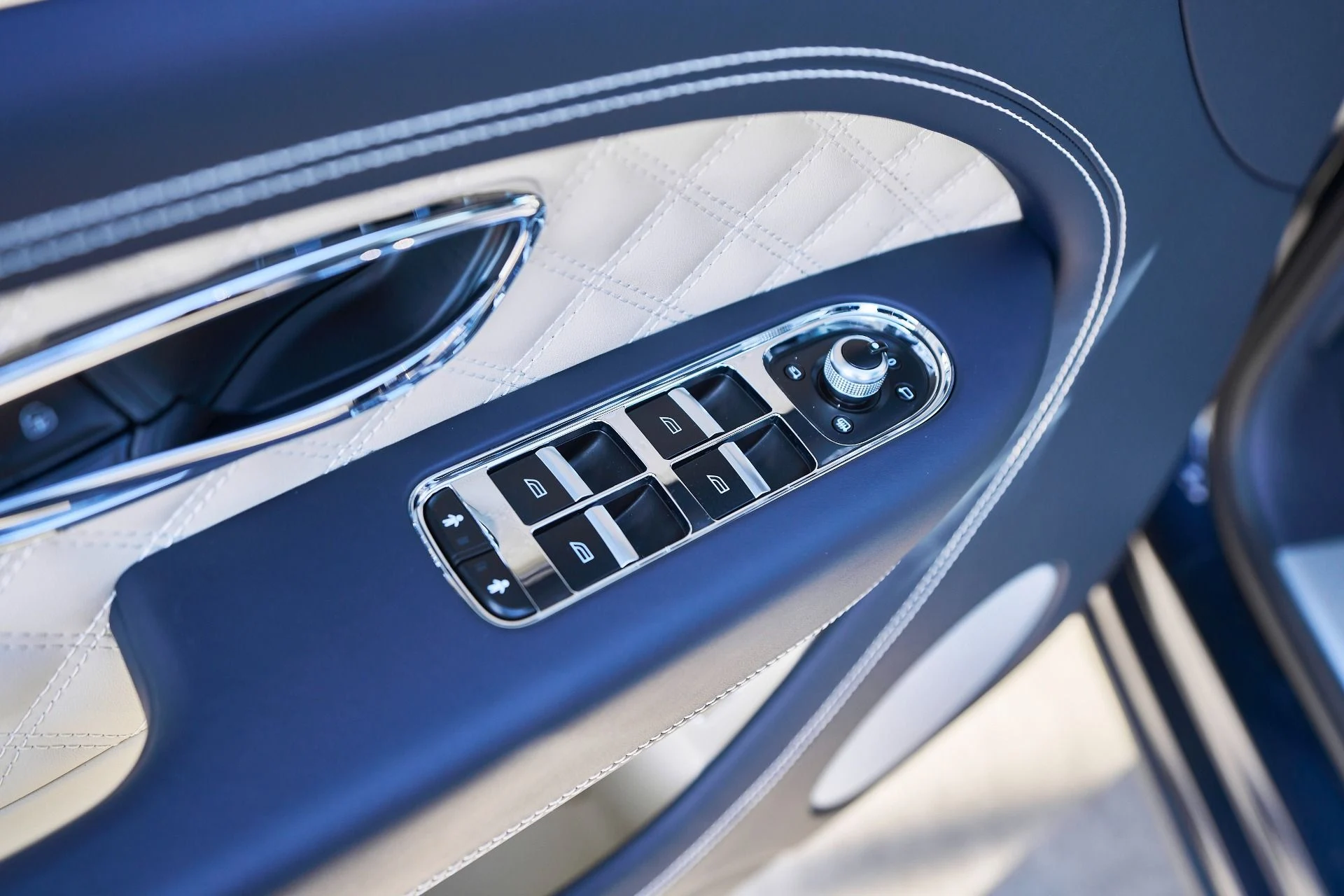 mph029_3947481528_Used_2021_Bentley_Bentayga_V8_1764209002_3d5f4f2887