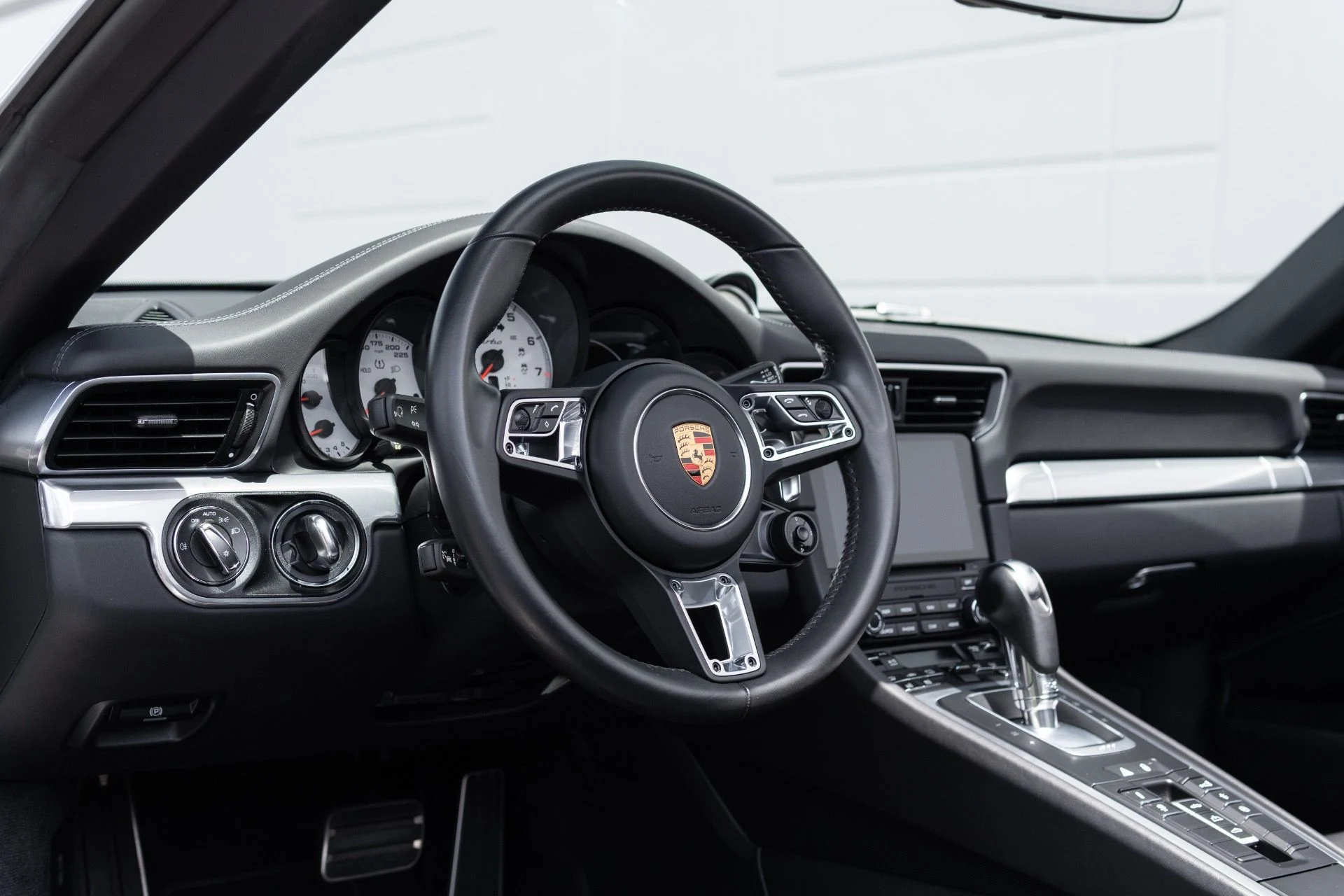 mph029_3949938524_Used_2019_Porsche_911_Turbo_1775252644_676107db9b