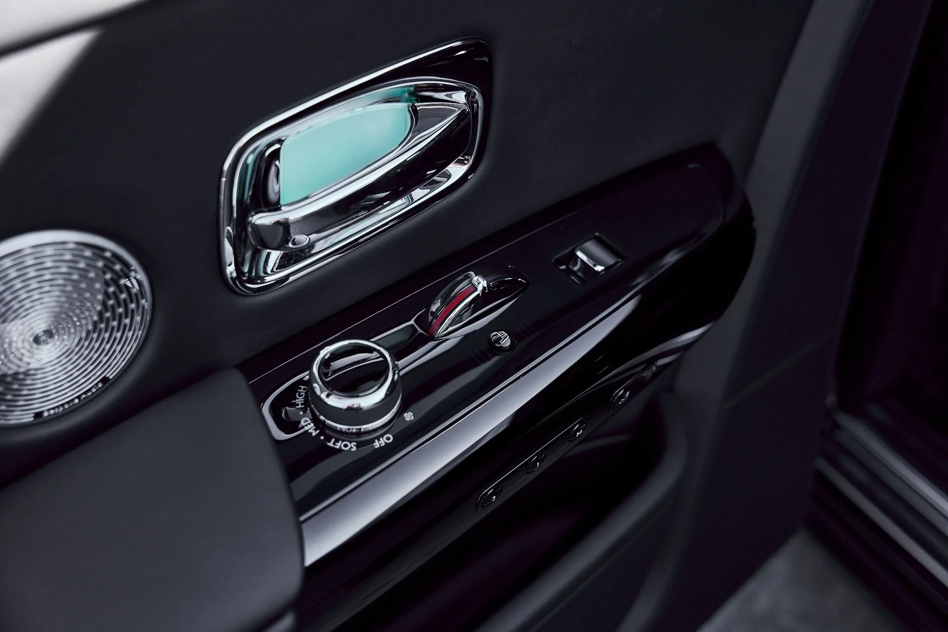 mph029_3954371561_Used_2024_Rolls_Royce_Phantom_Base_1770700077_35edbed278