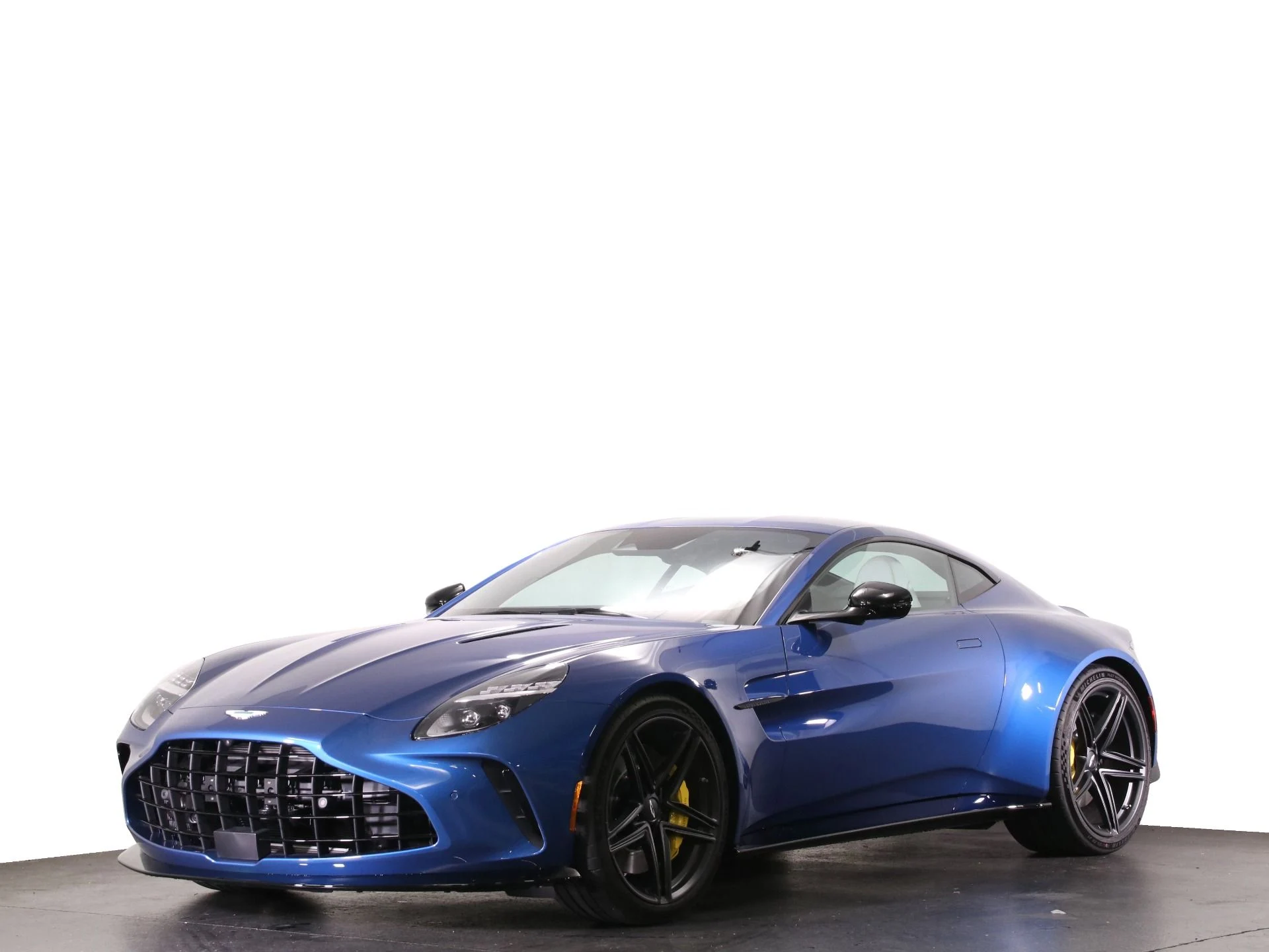 mph029_3957838565_Used_2025_Aston_Martin_Vantage_1742253267_d1cbf2c820