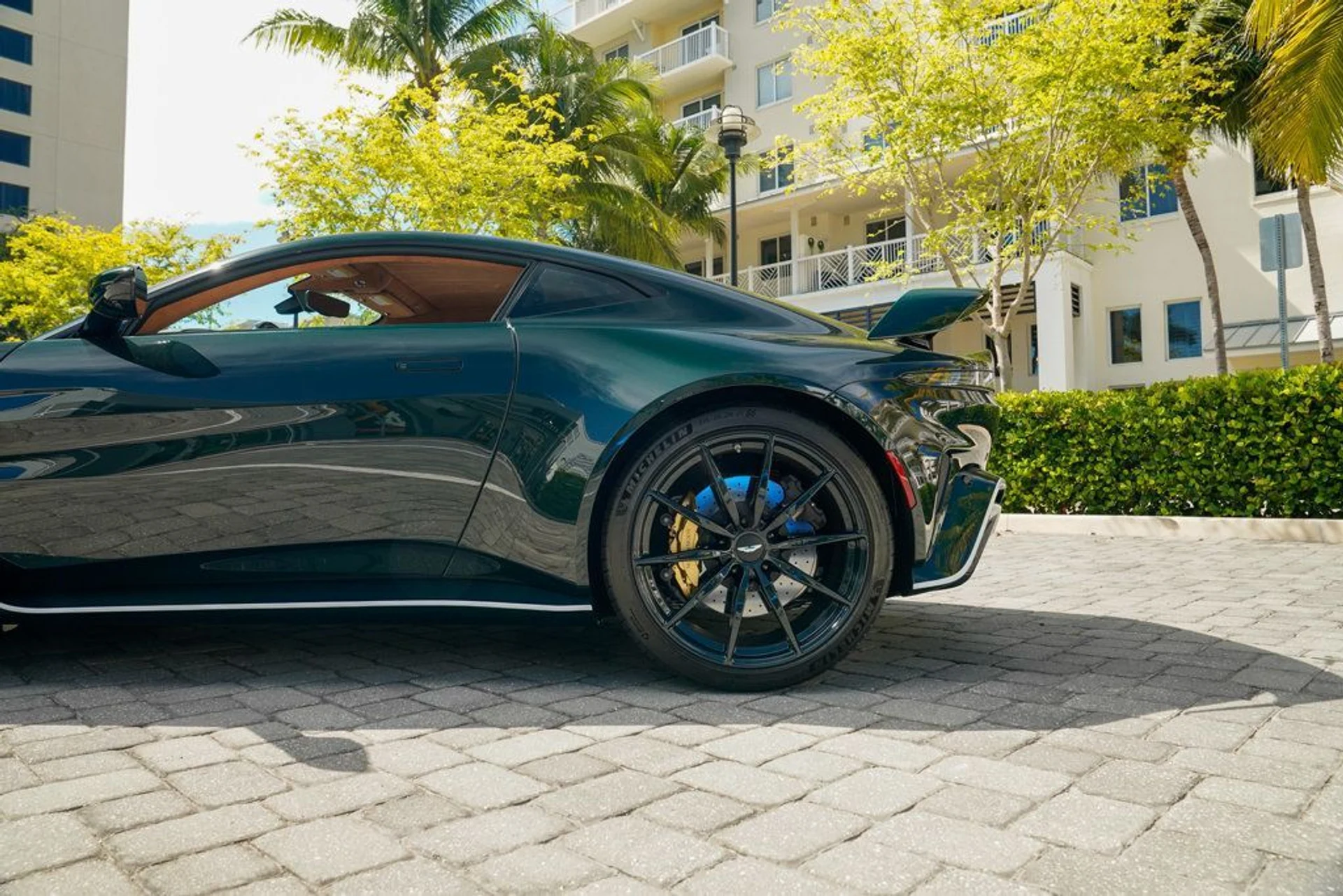 mph029_3963607287_used_2023_aston_martin_vantage_v12coupe_14354_22896697_30_1024_af8e55c0a8