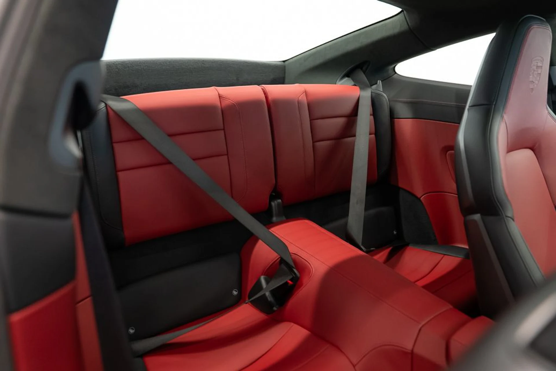 mph029_397683995_porsche_911_2026_jpg_v_1775165756_5d6ae82263