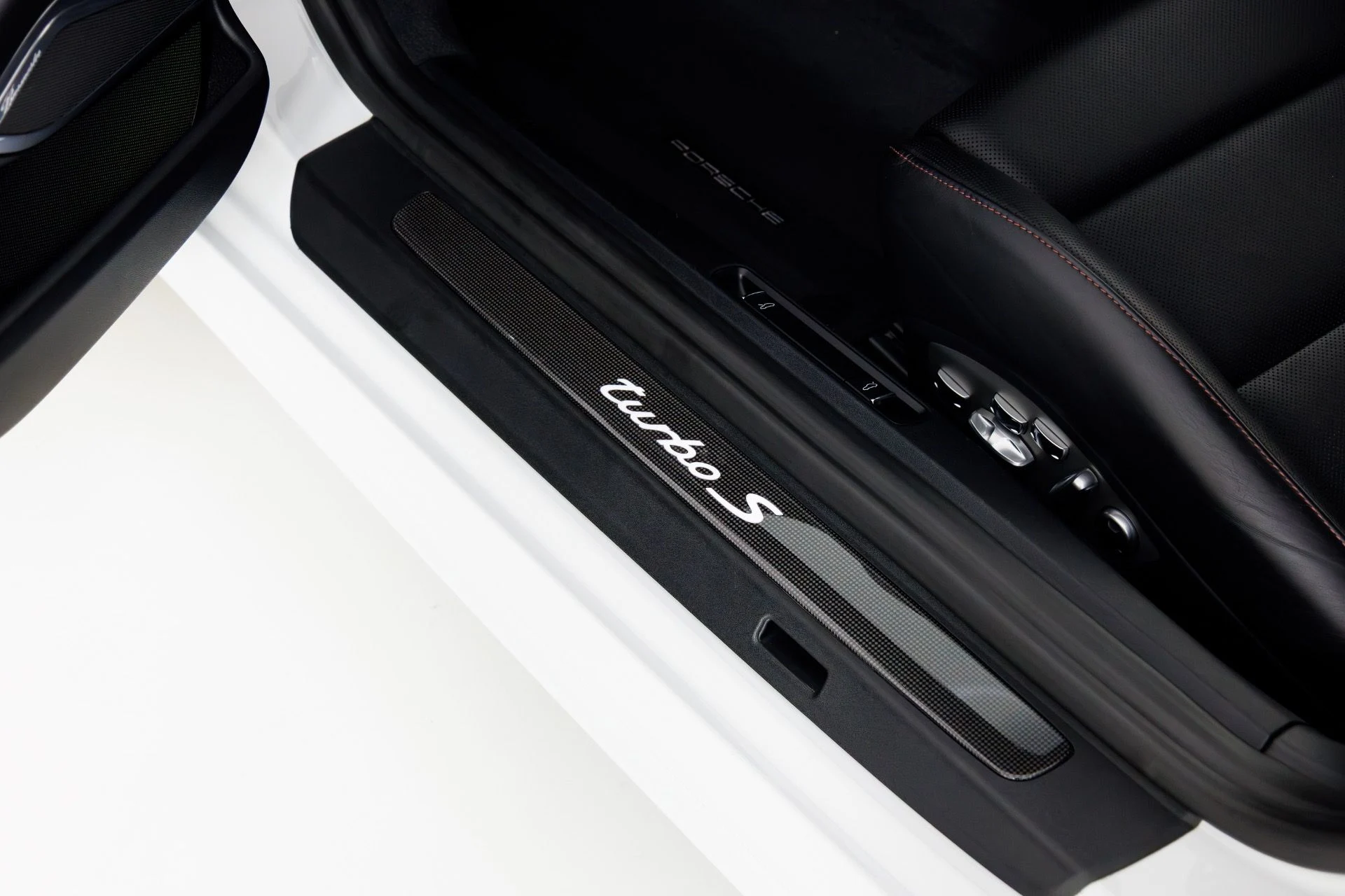 mph029_3979760561_Used_2019_Porsche_911_Turbo_S_1769802413_5b03cccadc