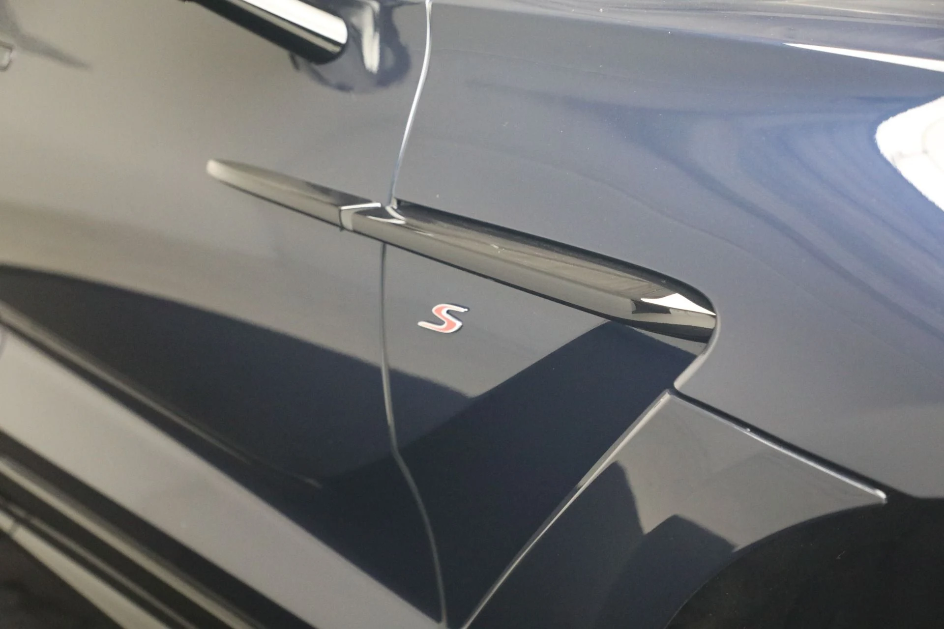 mph029_3981663830_New_2026_Aston_Martin_DBX_S_1787860964_6a10d4cf1d