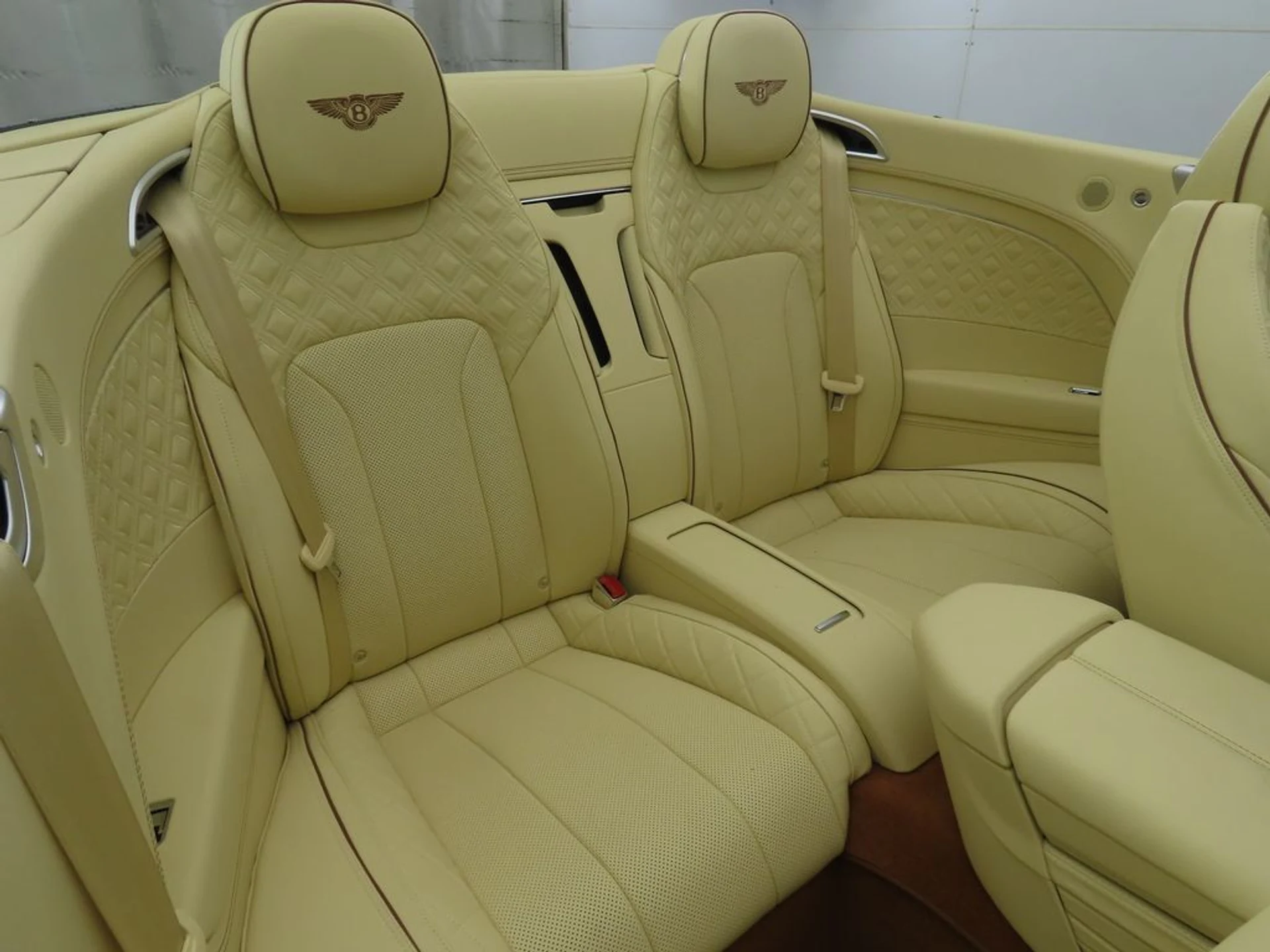 mph029_3992598458_used_2022_bentley_continental_gtmullinerconvertible_8119_22887196_30_1024_96d6b9ed0c