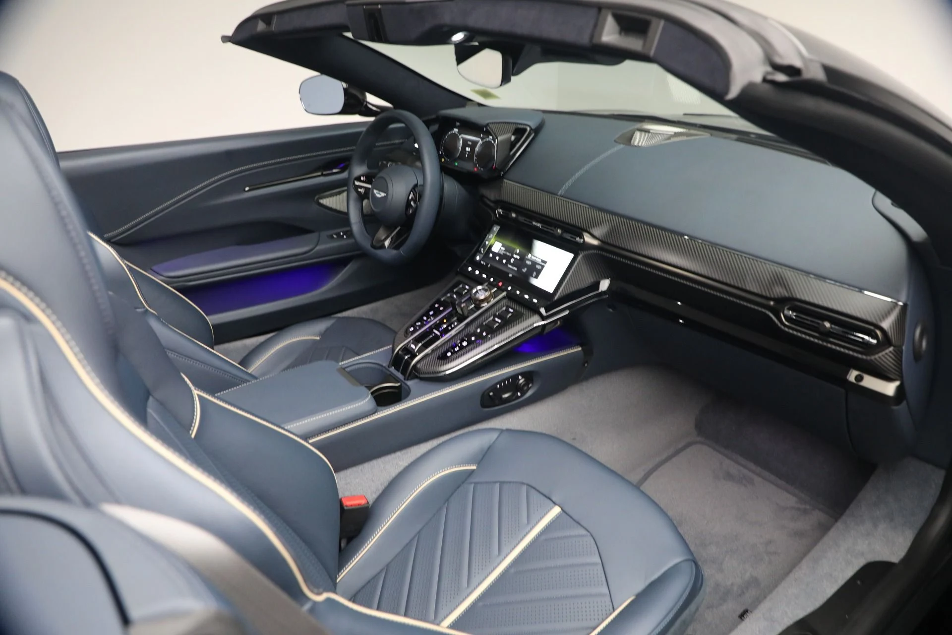 mph029_3996934796_New_2026_Aston_Martin_Vantage_S_Roadster_1787407546_3daee21021