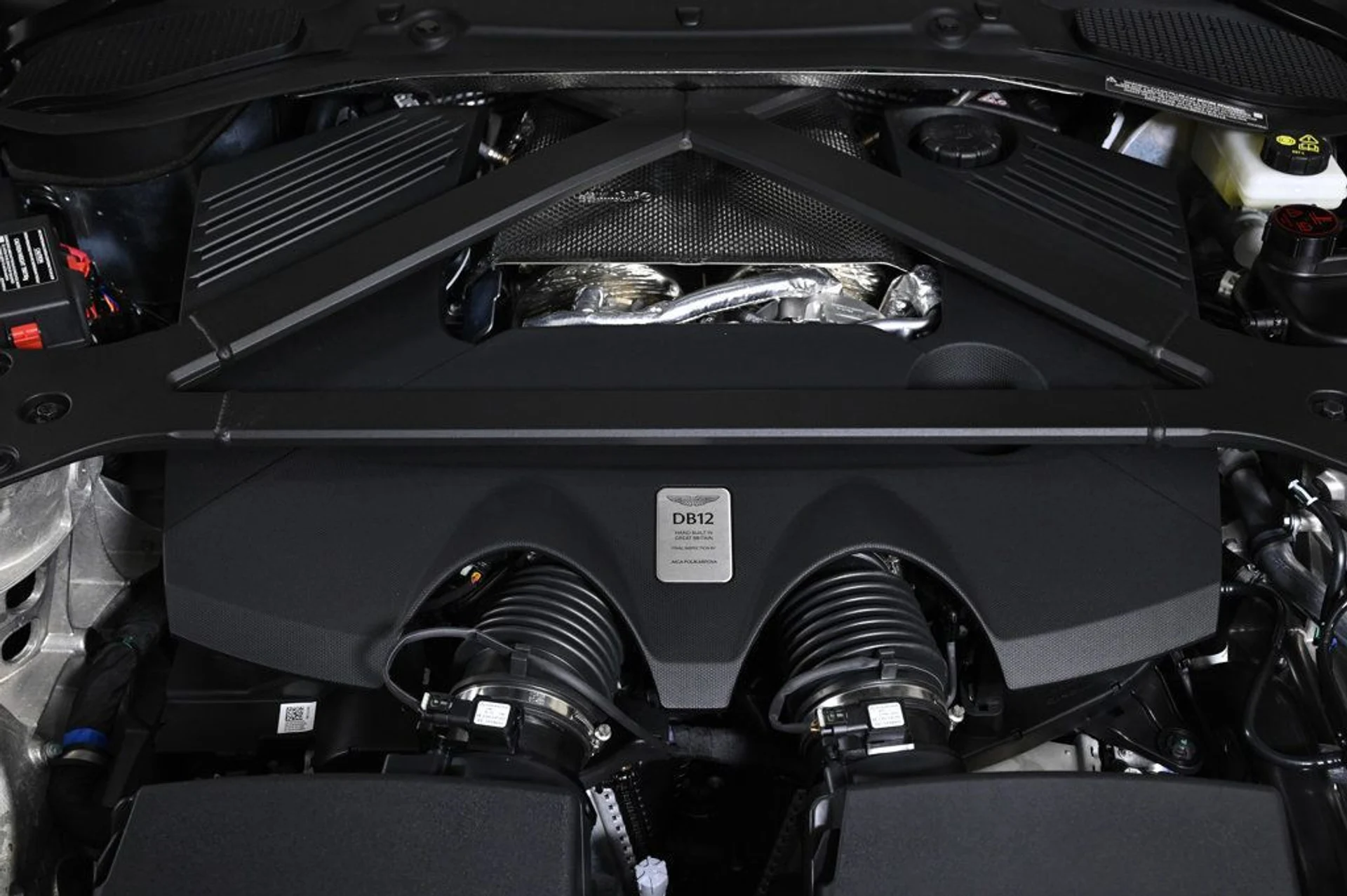 mph029_4002157408_new_2026_aston_martin_db12_11350_22928535_29_1024_d7d43a1c22