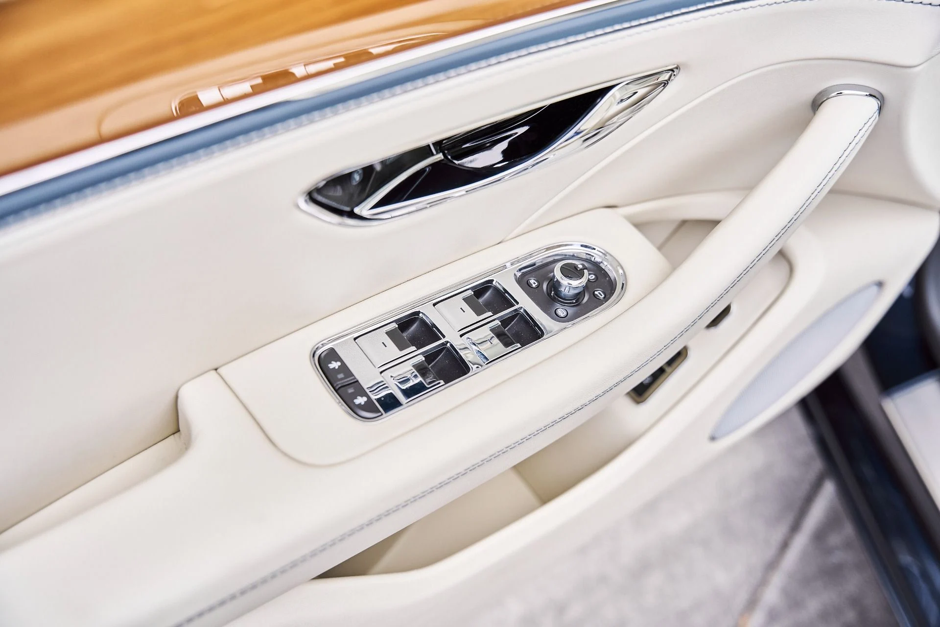 mph029_4011170472_Used_2021_Bentley_Flying_Spur_V8_1779867090_d729787014