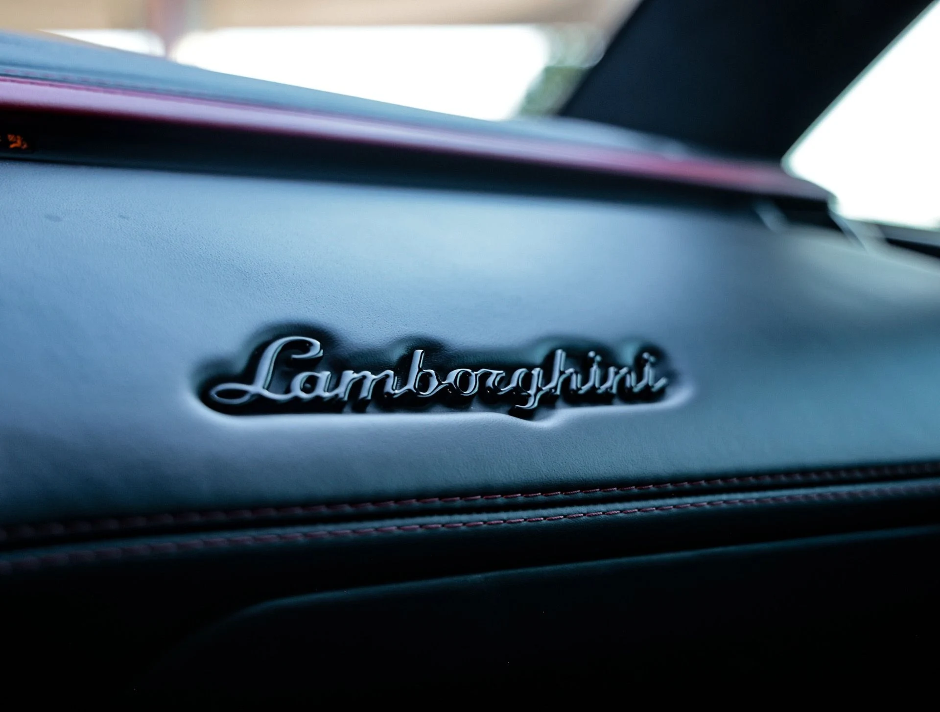 mph029_402078344_Used_2018_Lamborghini_Aventador_S_1762208357_84e488860f