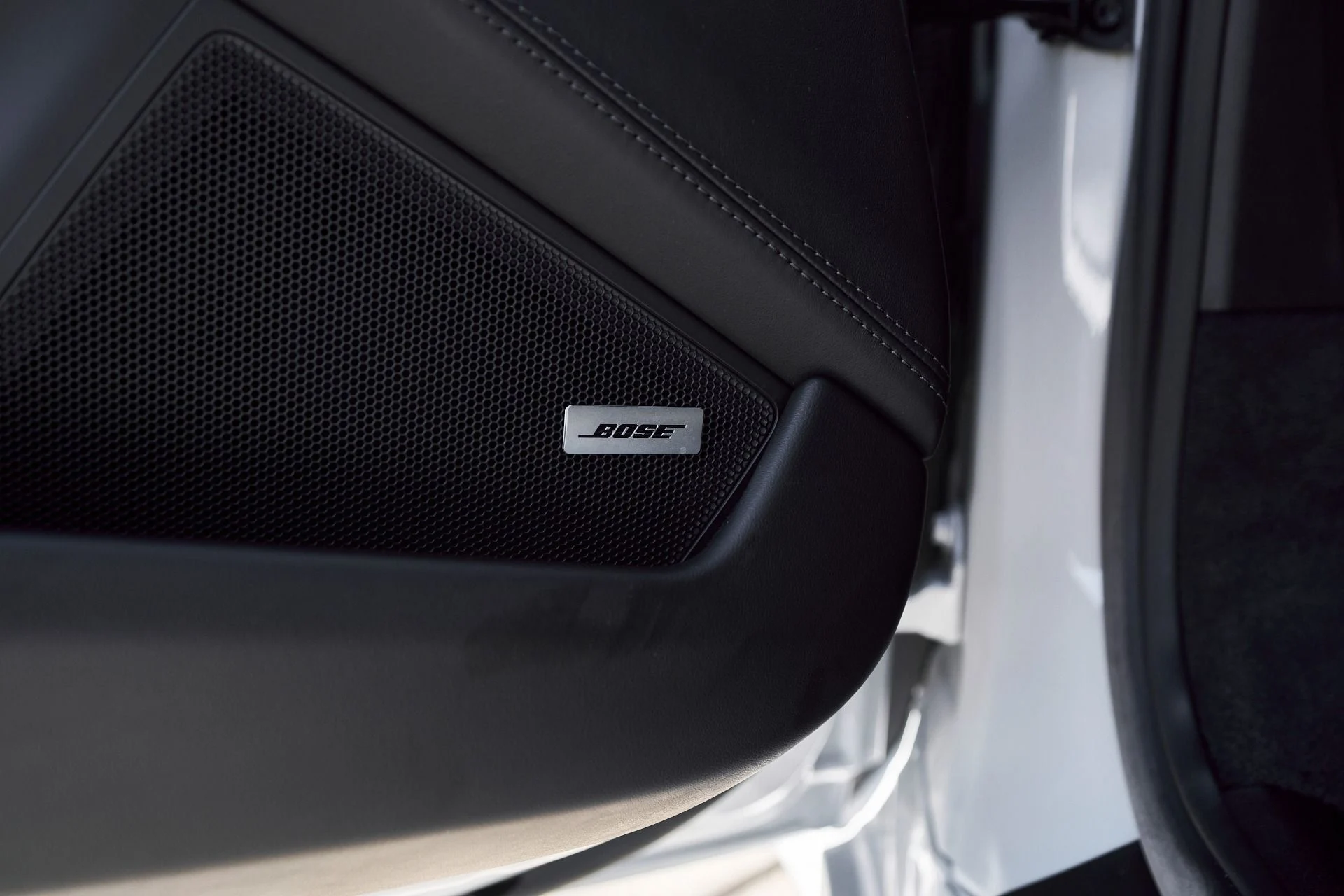 mph029_4024952611_Used_2024_Porsche_911_Turbo_1765332435_3c40338102