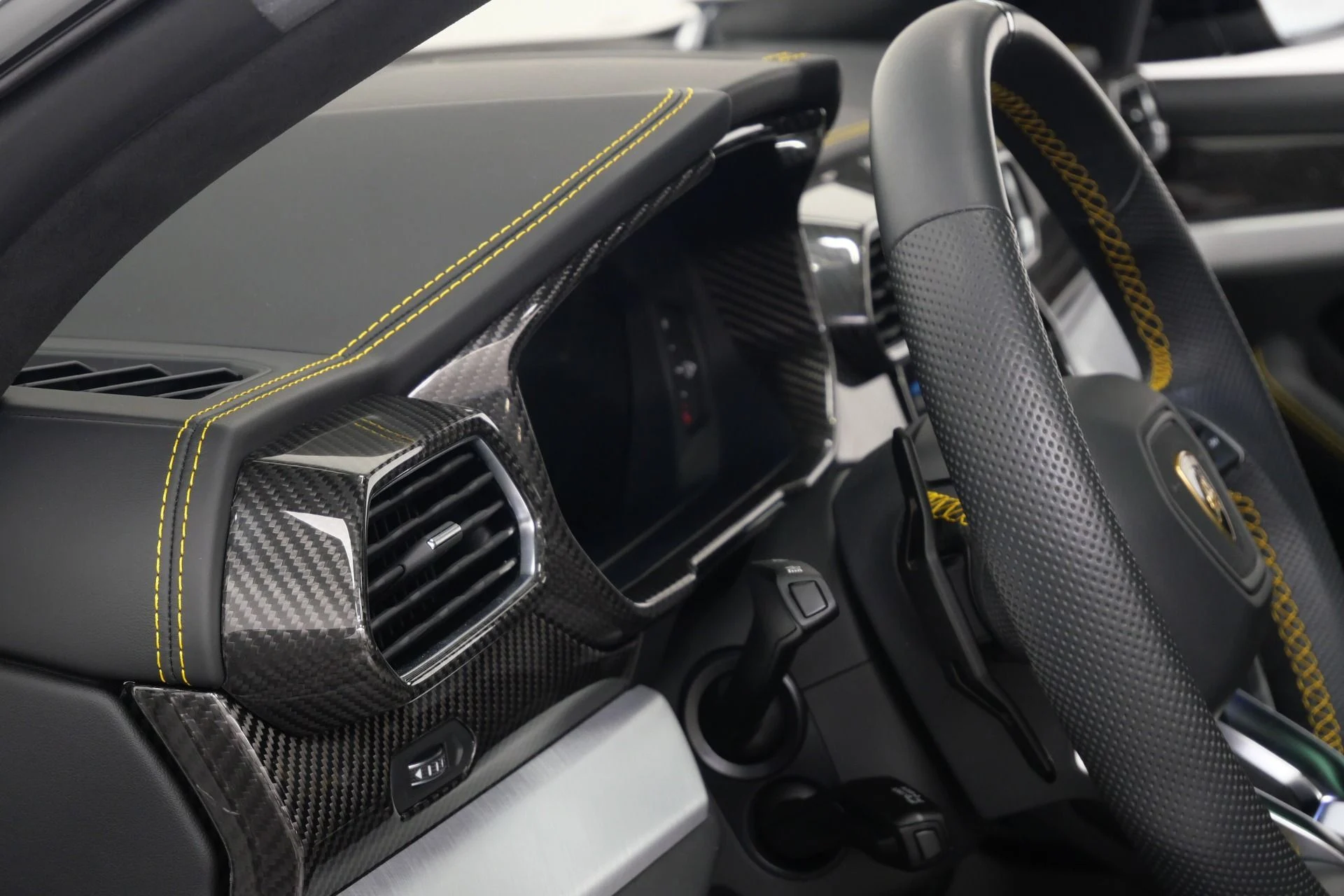 mph029_402738132_Used_2021_Lamborghini_Urus_Carbon_Fiber_Packs_Inside_and_Out_23_Inch_Wheels_1775930480_eba0379669