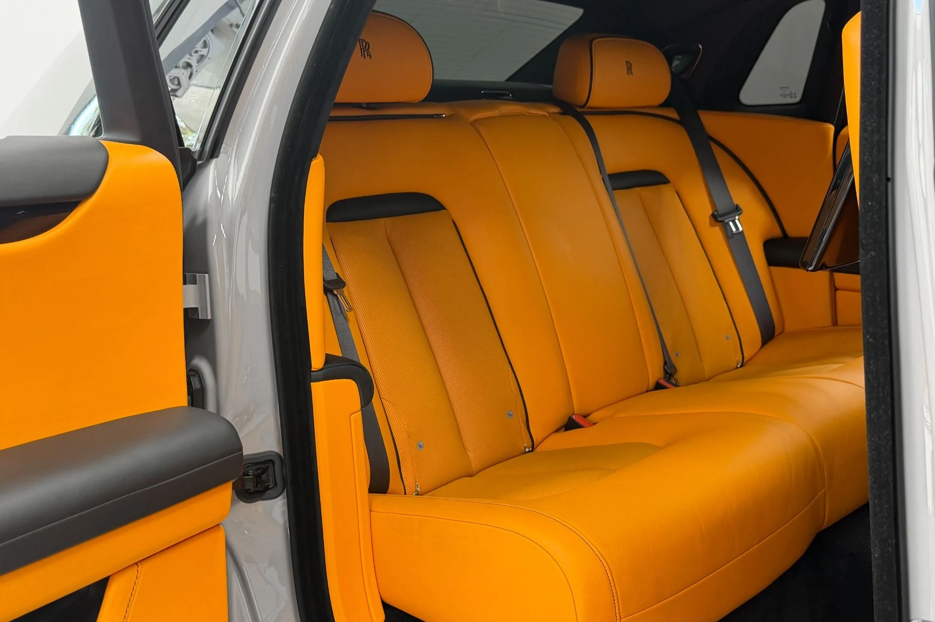 mph029_4039468821_Used_2022_Rolls_Royce_Ghost_The_Ghost_Package_Bespoke_Audio_Illuminated_Fascia_1785265086_62124ee695
