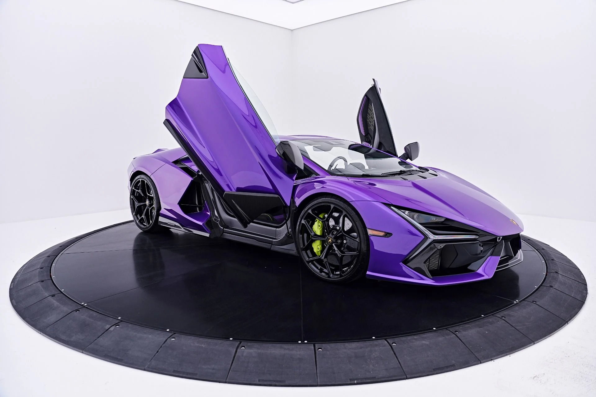 mph029_4050231453_Used_2025_Lamborghini_Revuelto_Base_1784242627_565e604d03