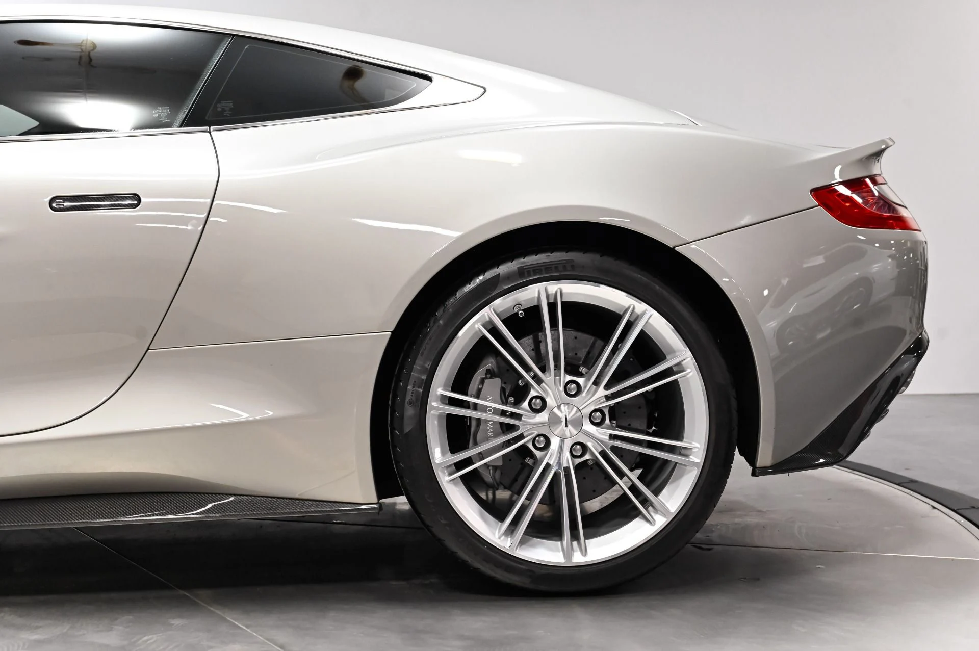 mph029_4051433067_Used_2014_Aston_Martin_Vanquish_V12_1793299602_0adbad453b