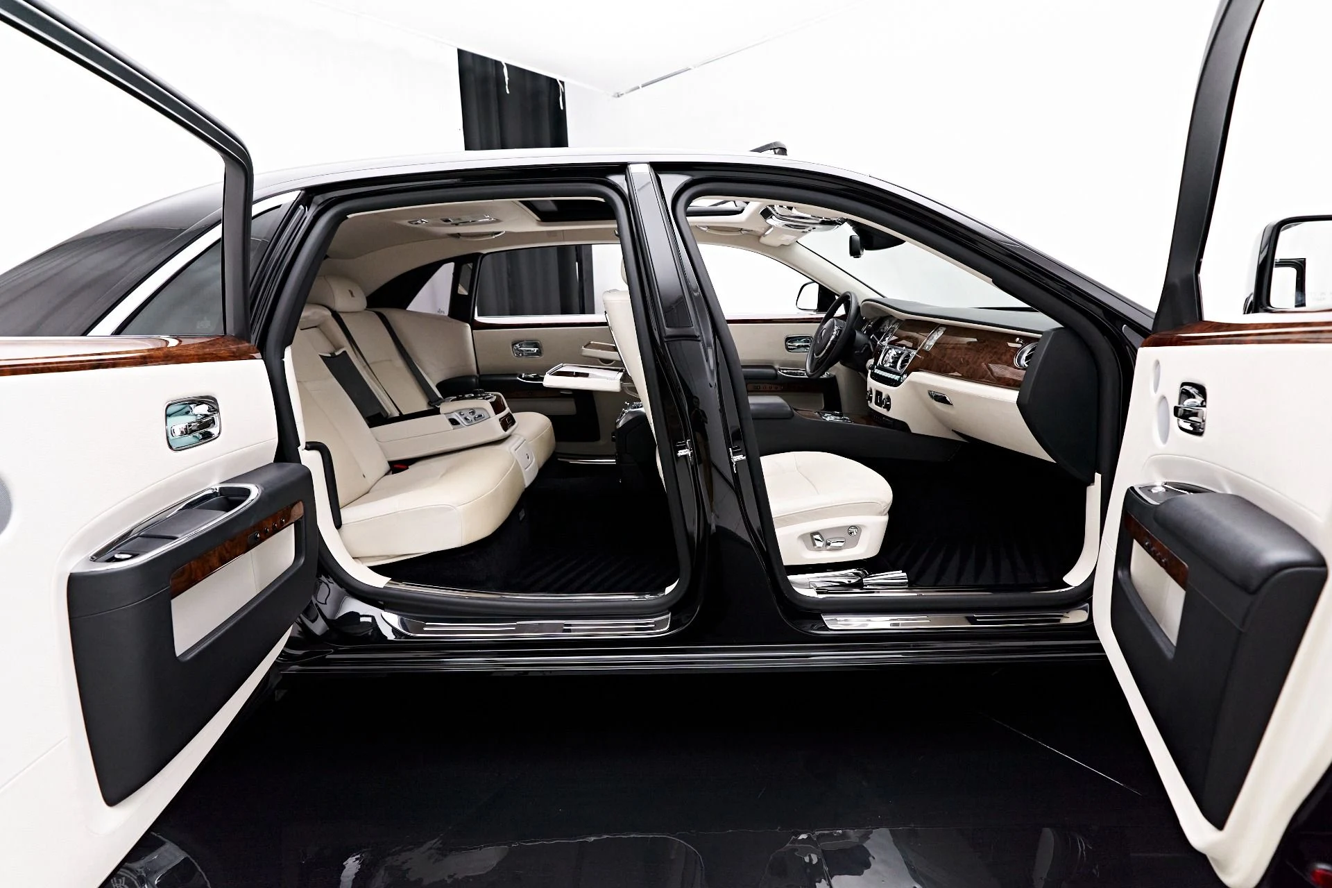 mph029_4053959303_Used_2012_Rolls_Royce_Ghost_Base_1690494640_1313171279