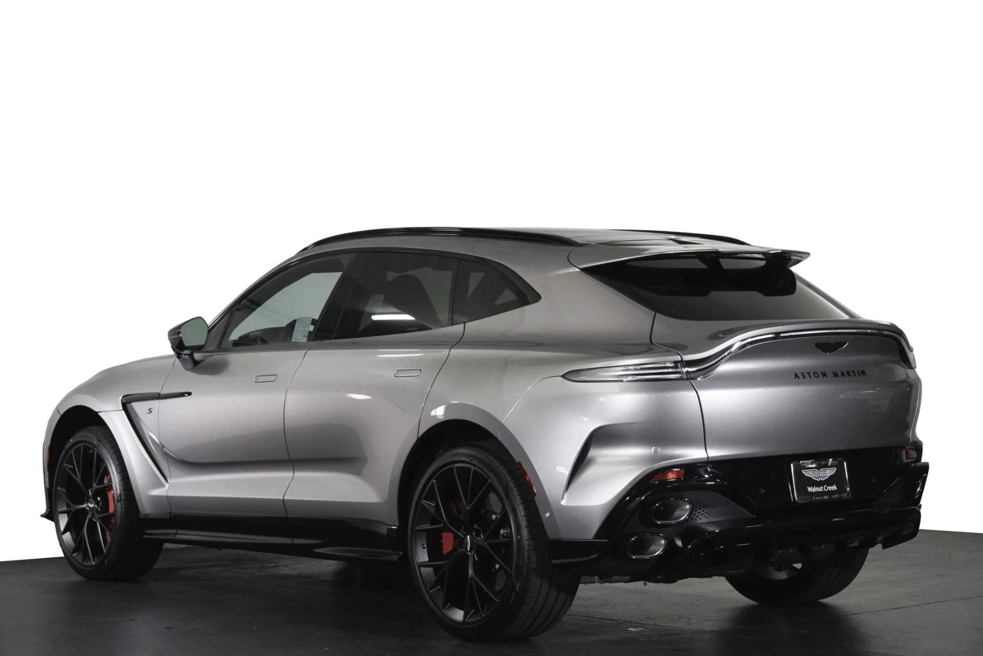 mph029_405444155_New_2026_Aston_Martin_DBX_S_1781900282_2476759186