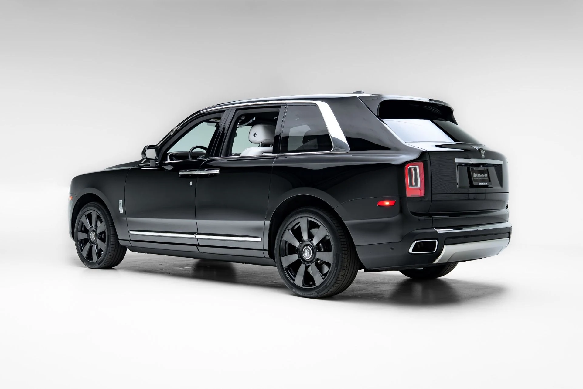 mph029_405894216_Used_2023_Rolls_Royce_Cullinan_1777310585_27dae5a8d8