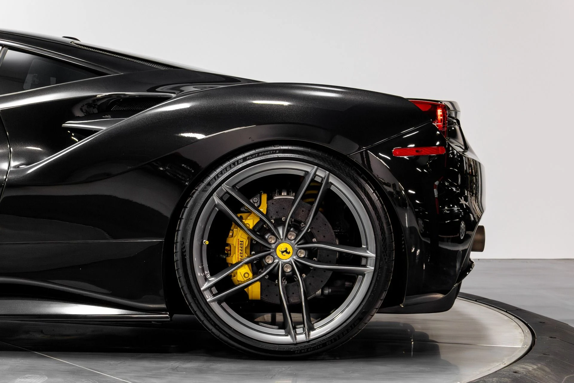 mph029_4061660592_Used_2018_Ferrari_488_GTB_Base_1771040686_2de3815d80