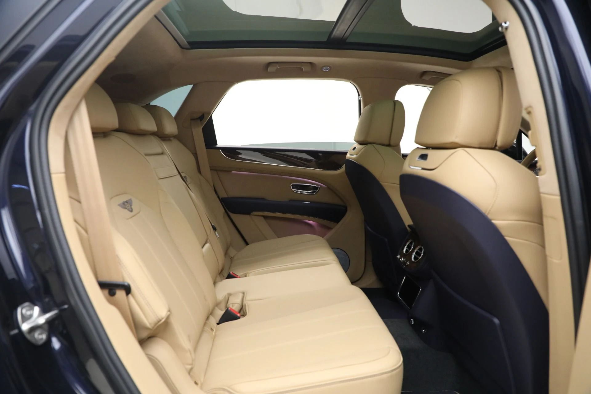 mph029_4078449780_New_2025_Bentley_Bentayga_V8_209207bbb8