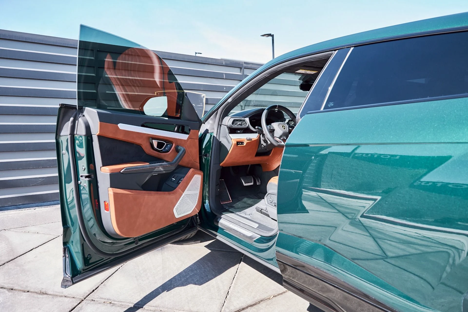 mph029_4079403291_Used_2023_Lamborghini_Urus_S_1771891294_221220cd39