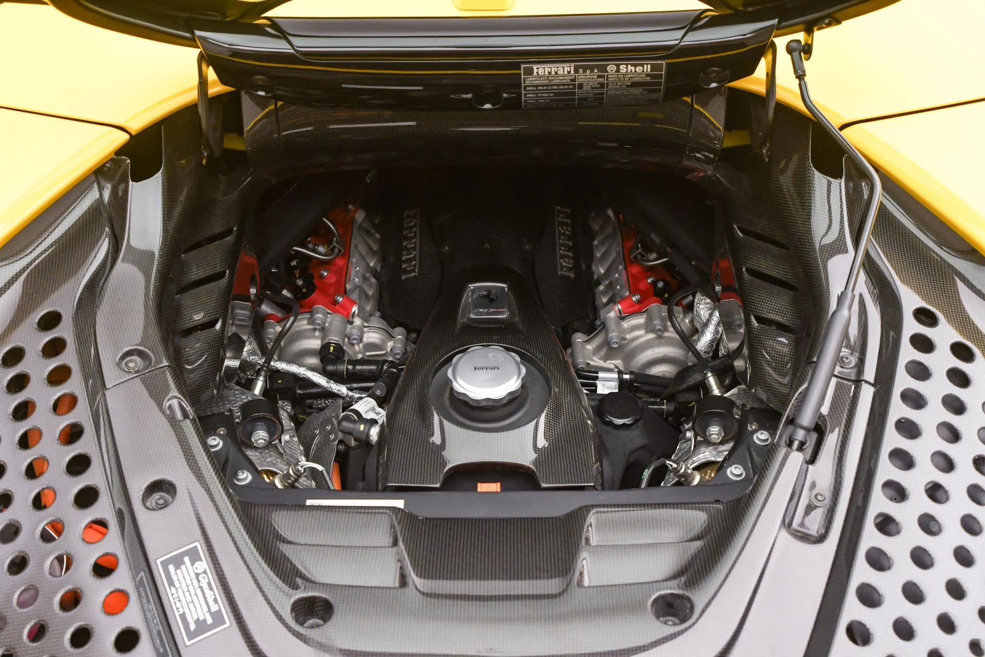 mph029_4079506539_Used_2023_Ferrari_SF_90_Spider_1745569089_e13726330a