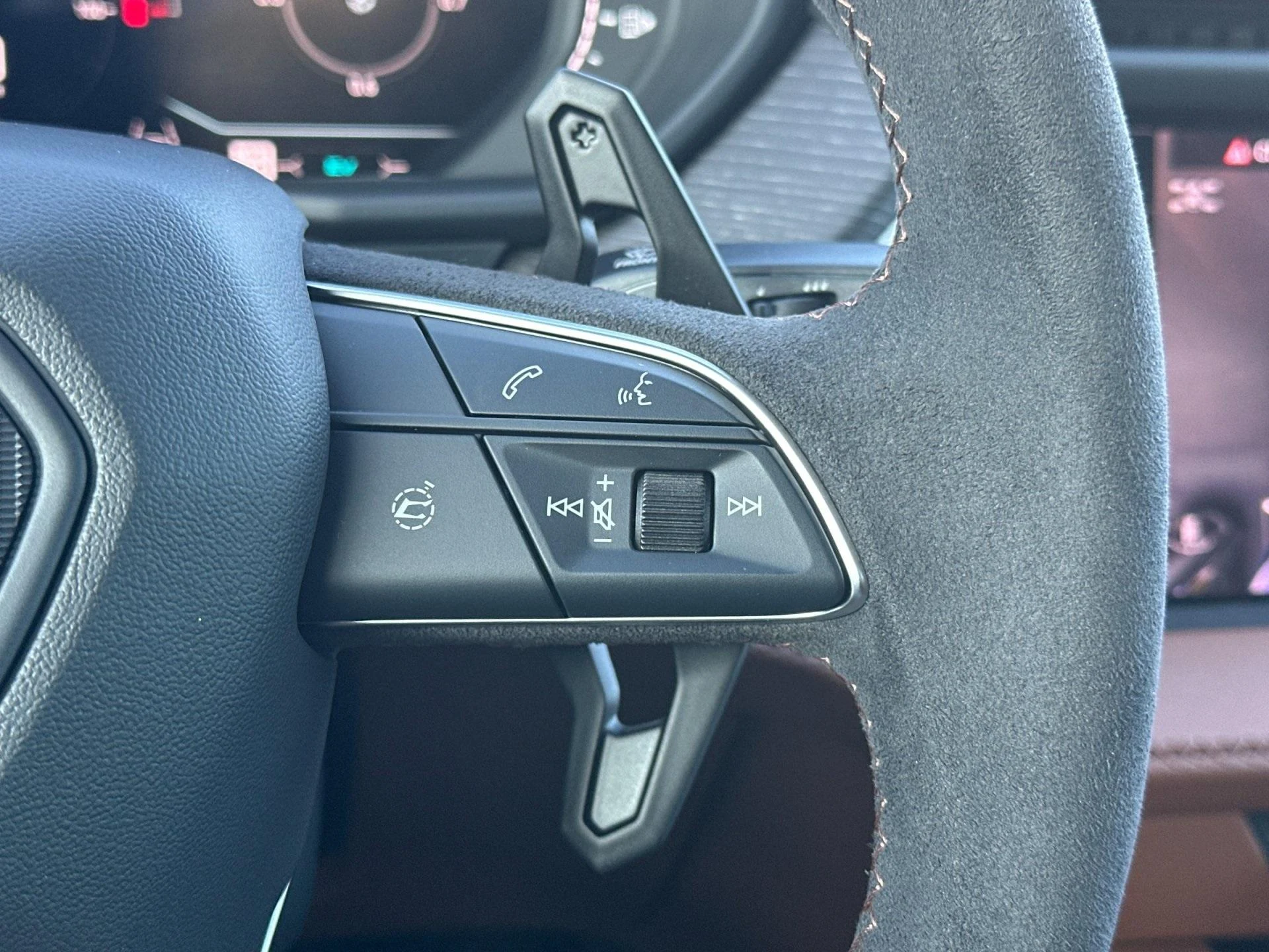 mph029_4085117665_New_2025_Lamborghini_Urus_SE_1765357693_9f4511276c