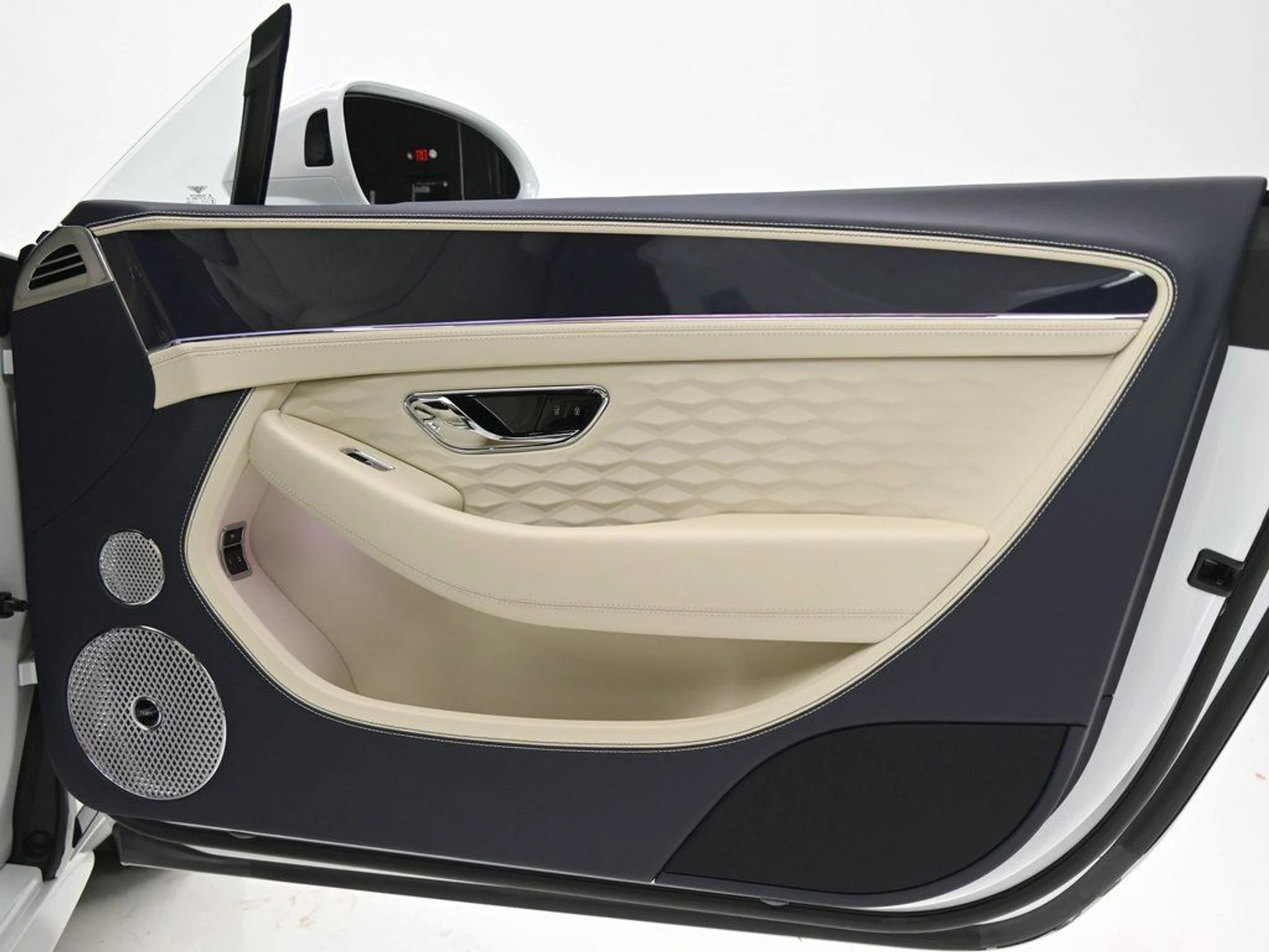 mph029_4094844331_306aae42c44b453b9392499015615d33_108c2af163