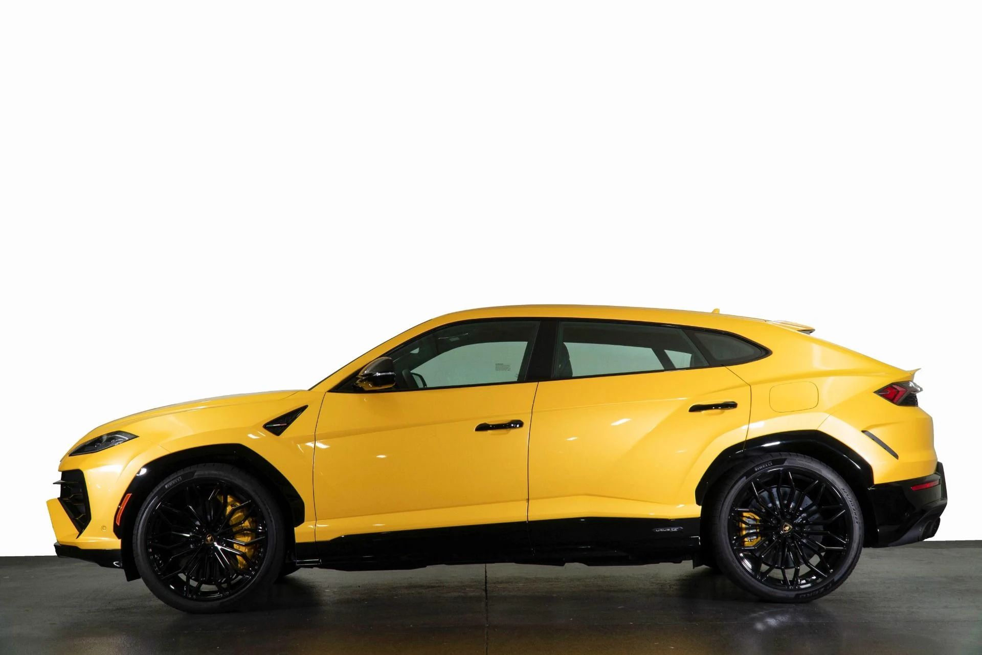 mph029_4096073940_Used_2025_Lamborghini_Urus_SE_1777525057_c84189ddc6
