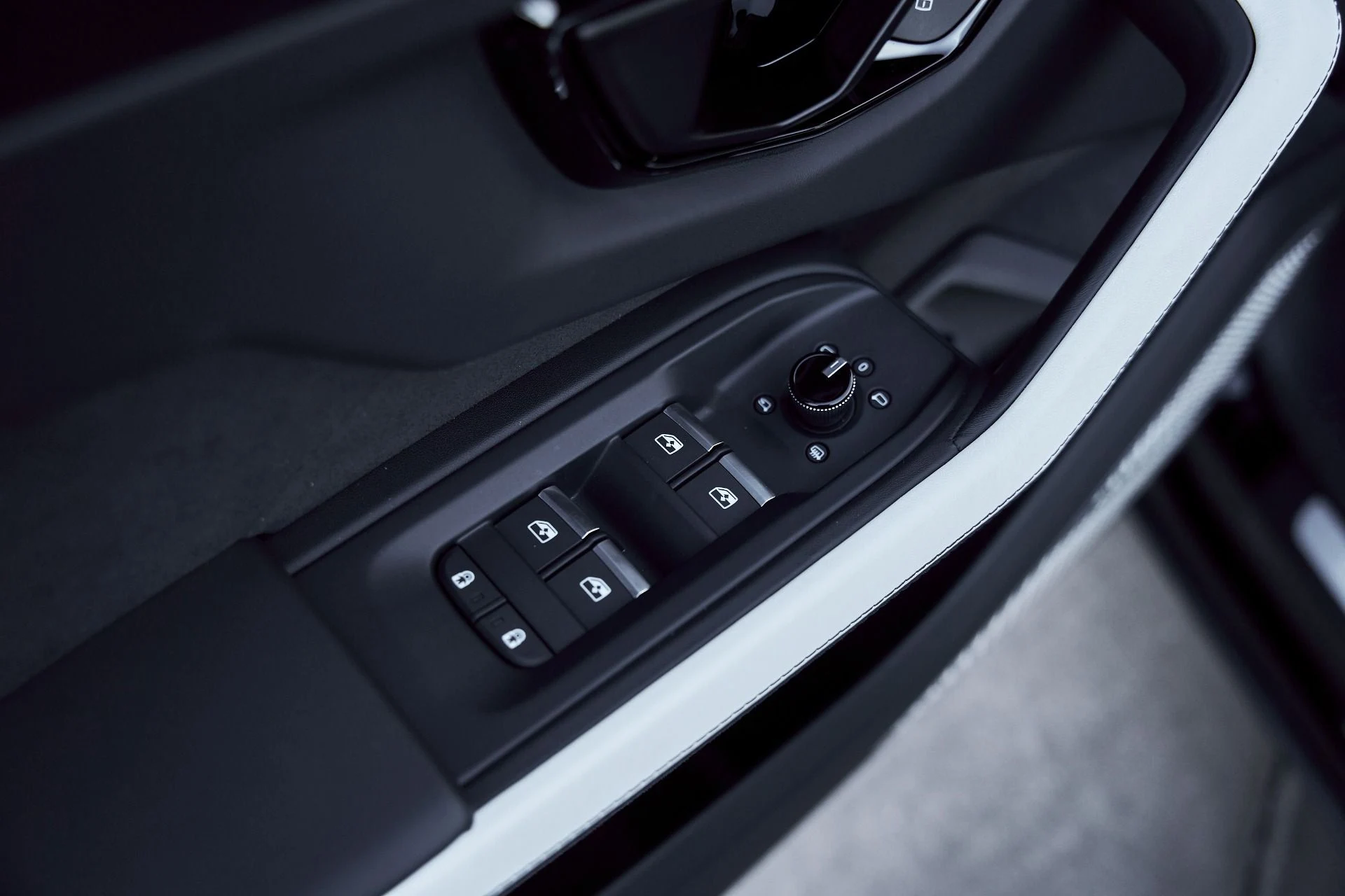 mph029_4105078355_Used_2025_Lamborghini_Urus_SE_1767720864_0df9161e0d