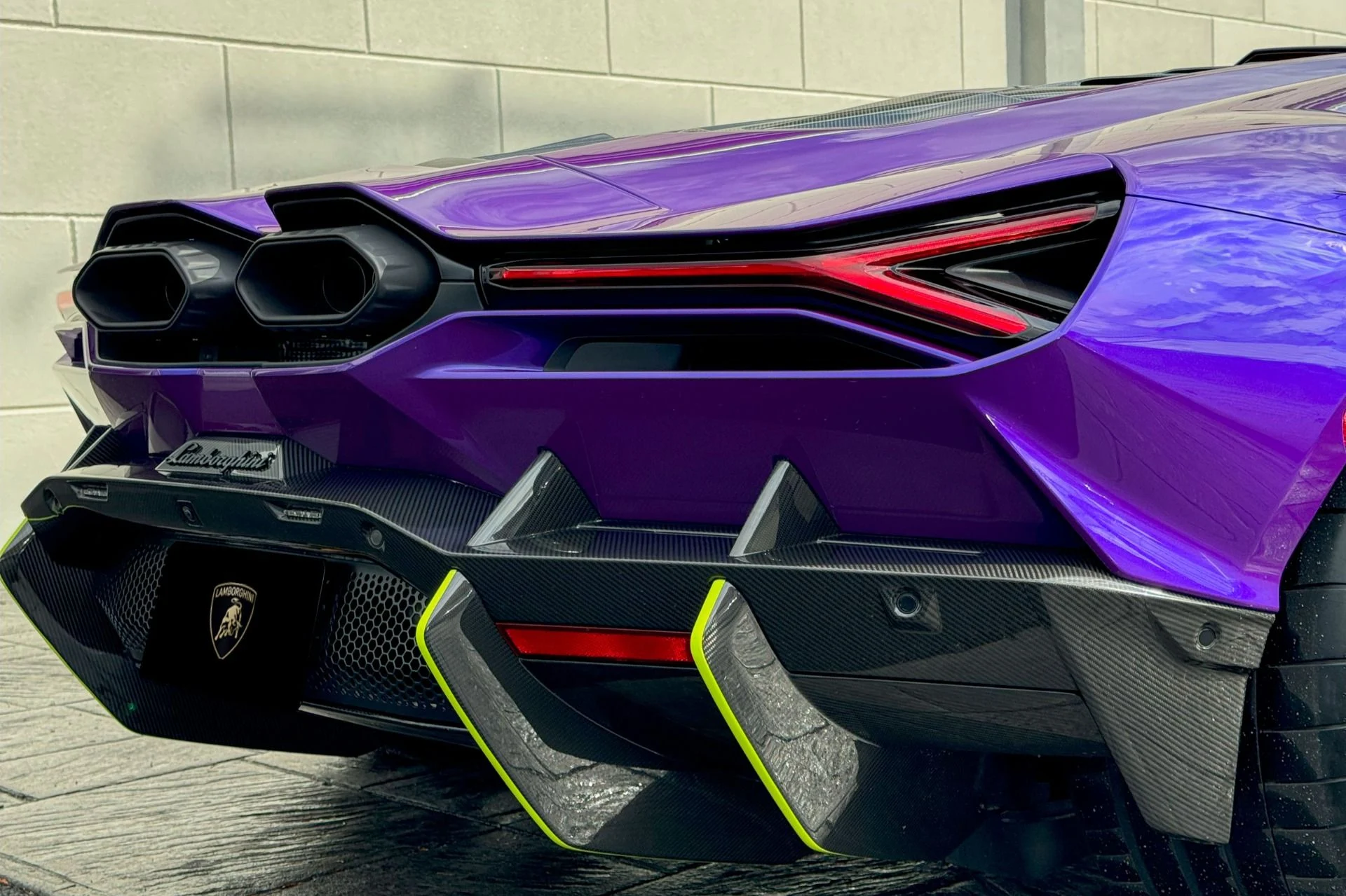 mph029_4105597088_Used_2024_Lamborghini_Revuelto_1752181808_4facfd8a93