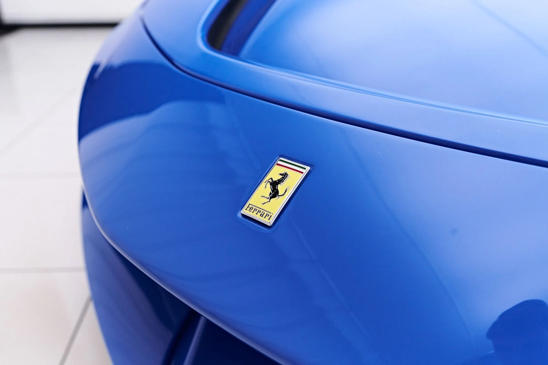 mph029_411110420_Used_2024_Ferrari_SF_90_Spider_Base_1752630680_8a89fed421