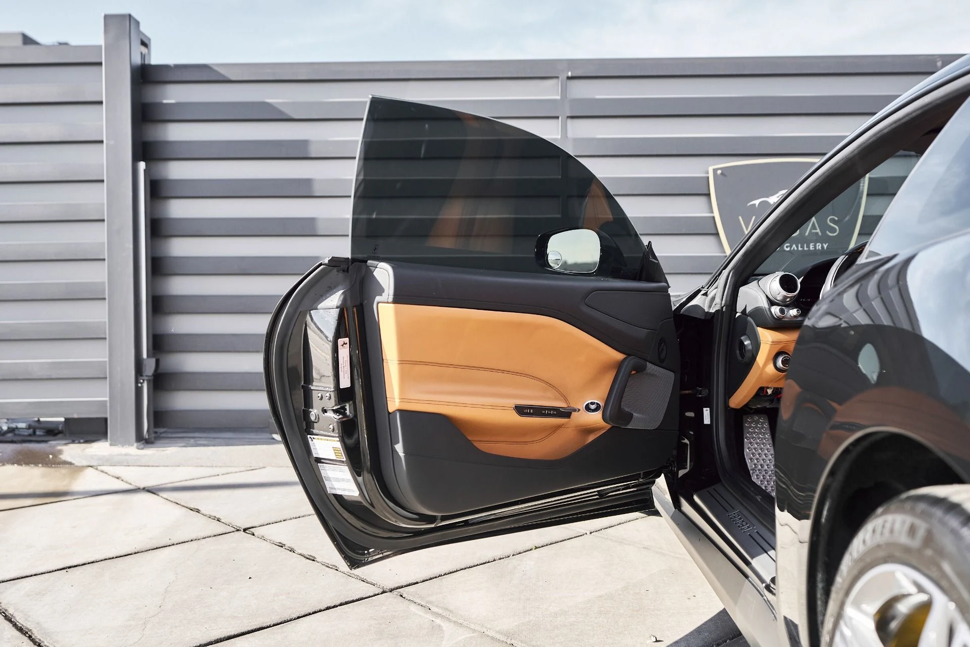 mph029_4116786476_Used_2018_Ferrari_GTC_4_Lusso_V12_1764210152_1e5fe14ab1