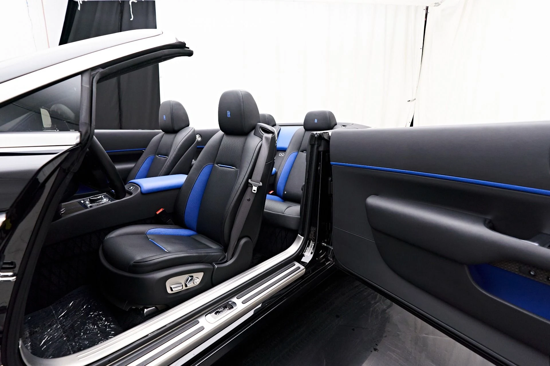 mph029_411951468_Used_2018_Rolls_Royce_Dawn_Base_1712097655_801913ee82