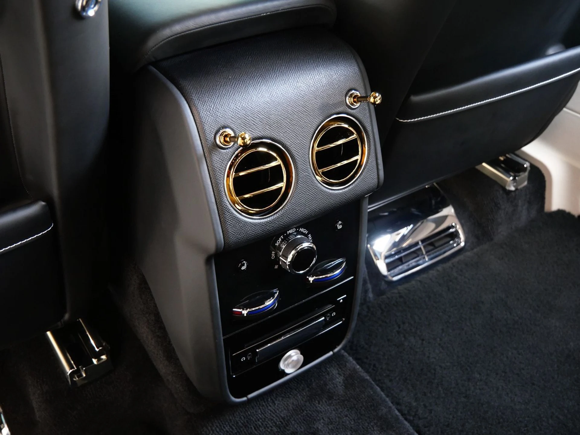 mph029_4126416129_082259a0aed11be9f41076cc62e7c190x_94c9a75764