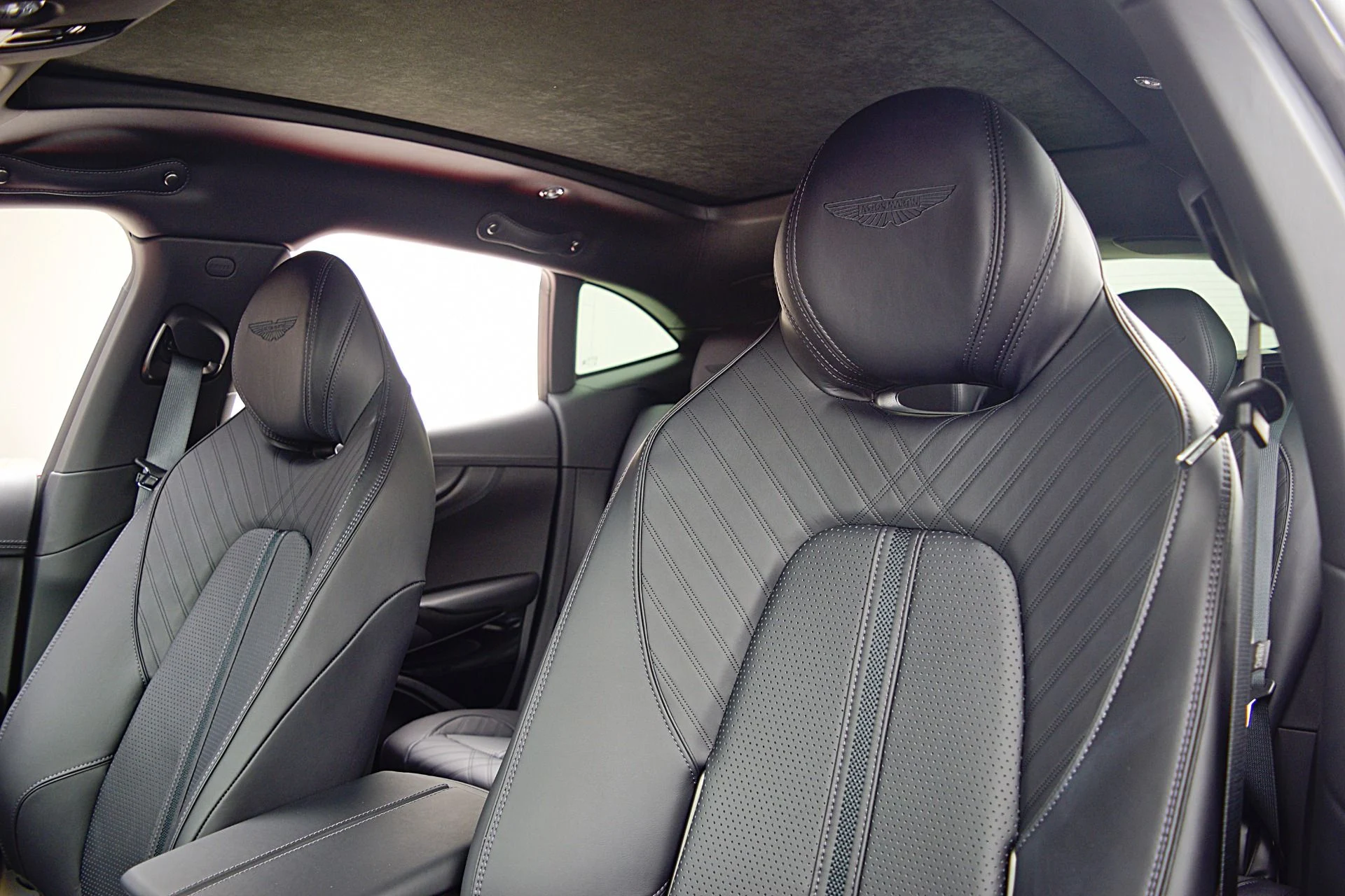 mph029_412678323_New_2025_Aston_Martin_DBX_707_b06f6a1950