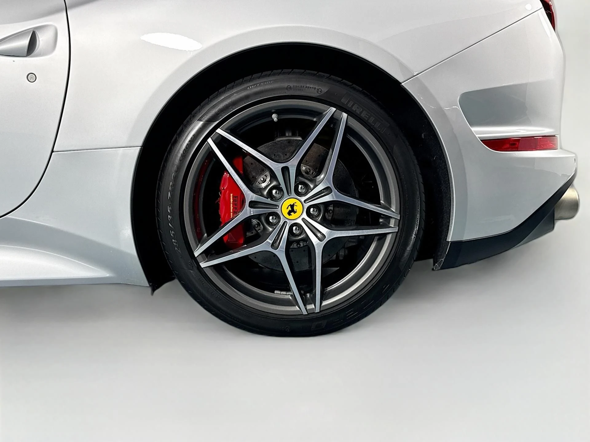 mph029_4127611301_Used_2015_Ferrari_California_T_1782334342_bbb68be9d5
