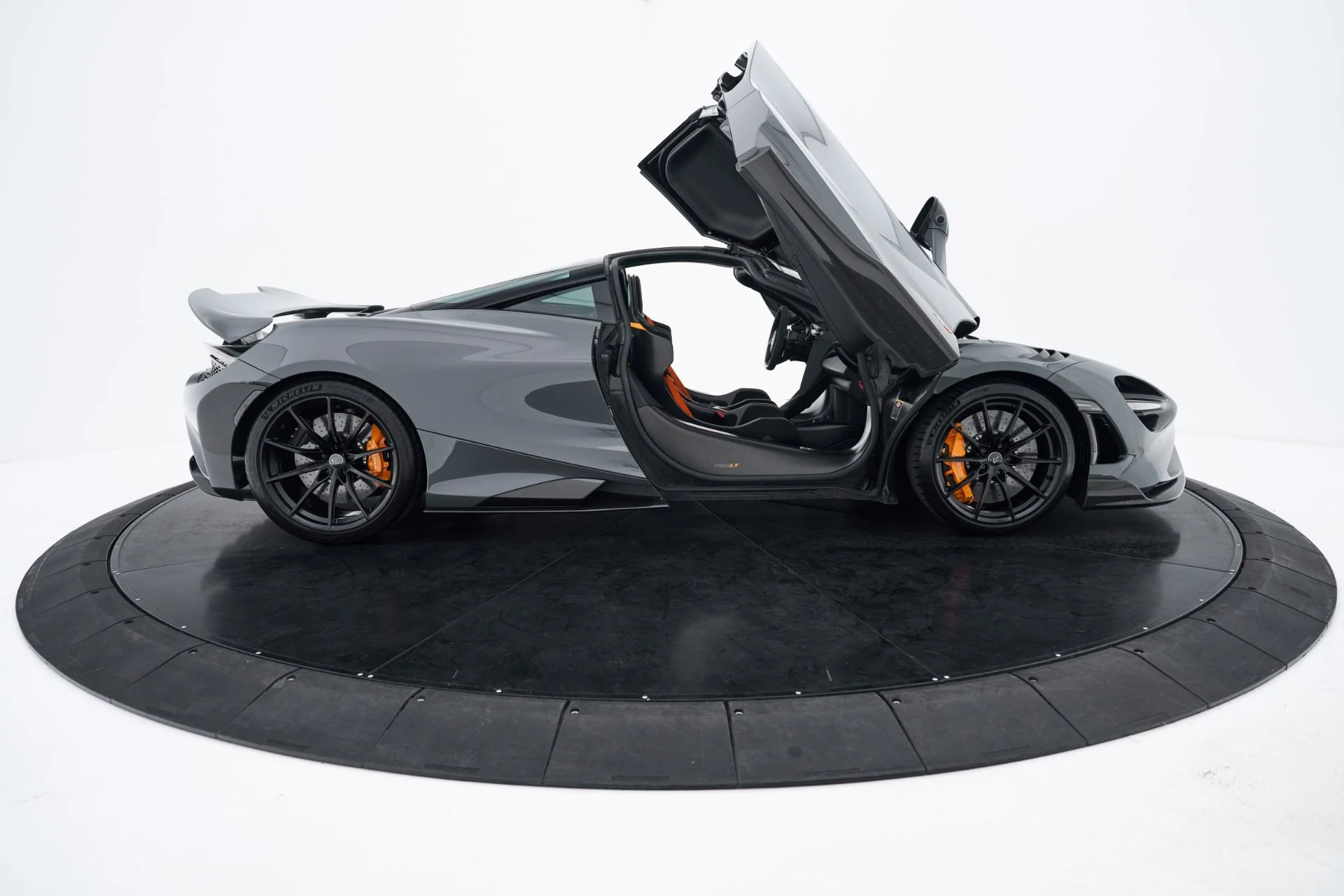 mph029_4133155233_Used_2021_Mc_Laren_765_LT_Base_1793123898_4c1104b30d