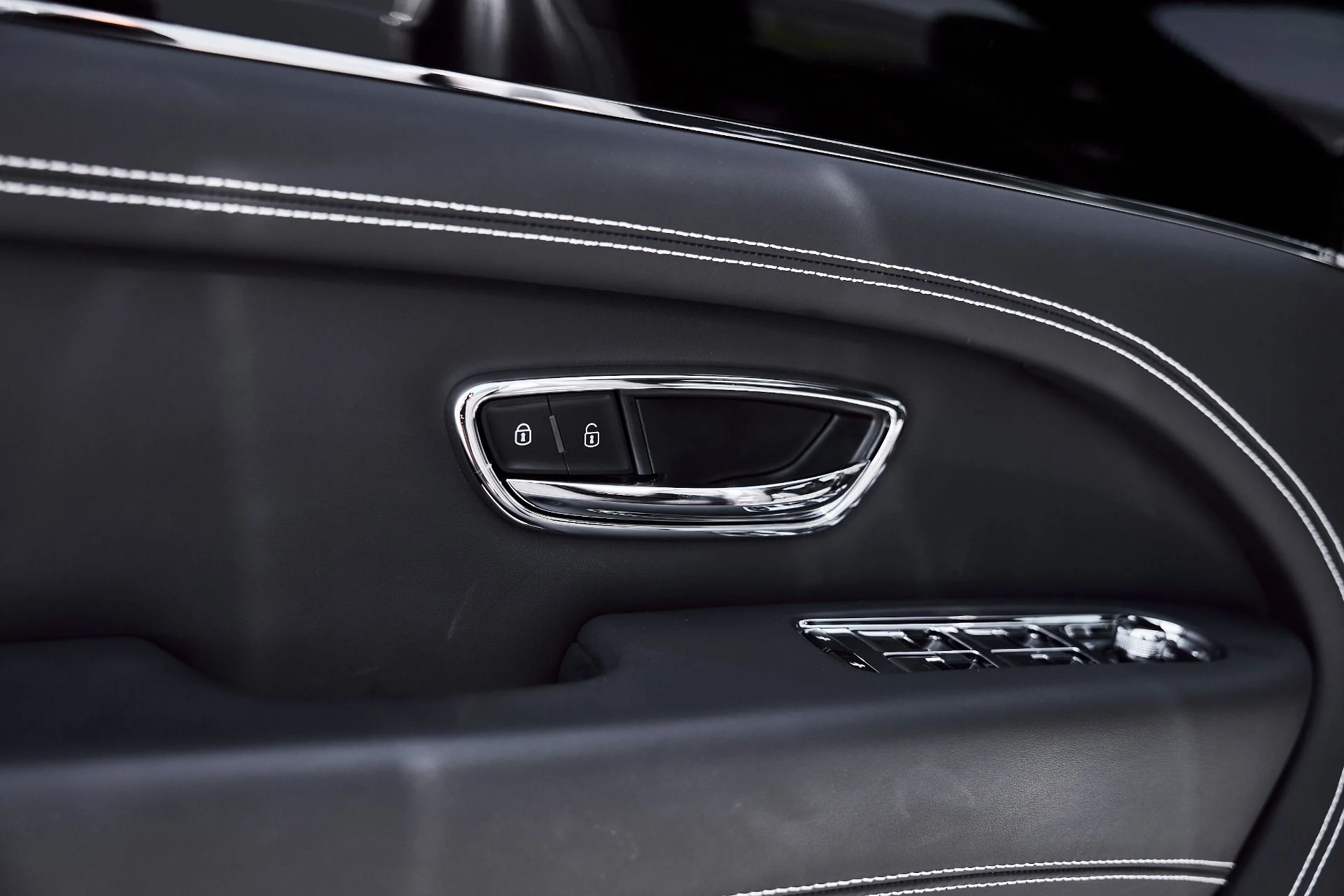 mph029_4135102965_Used_2024_Bentley_Bentayga_1778202805_1d22881f6e