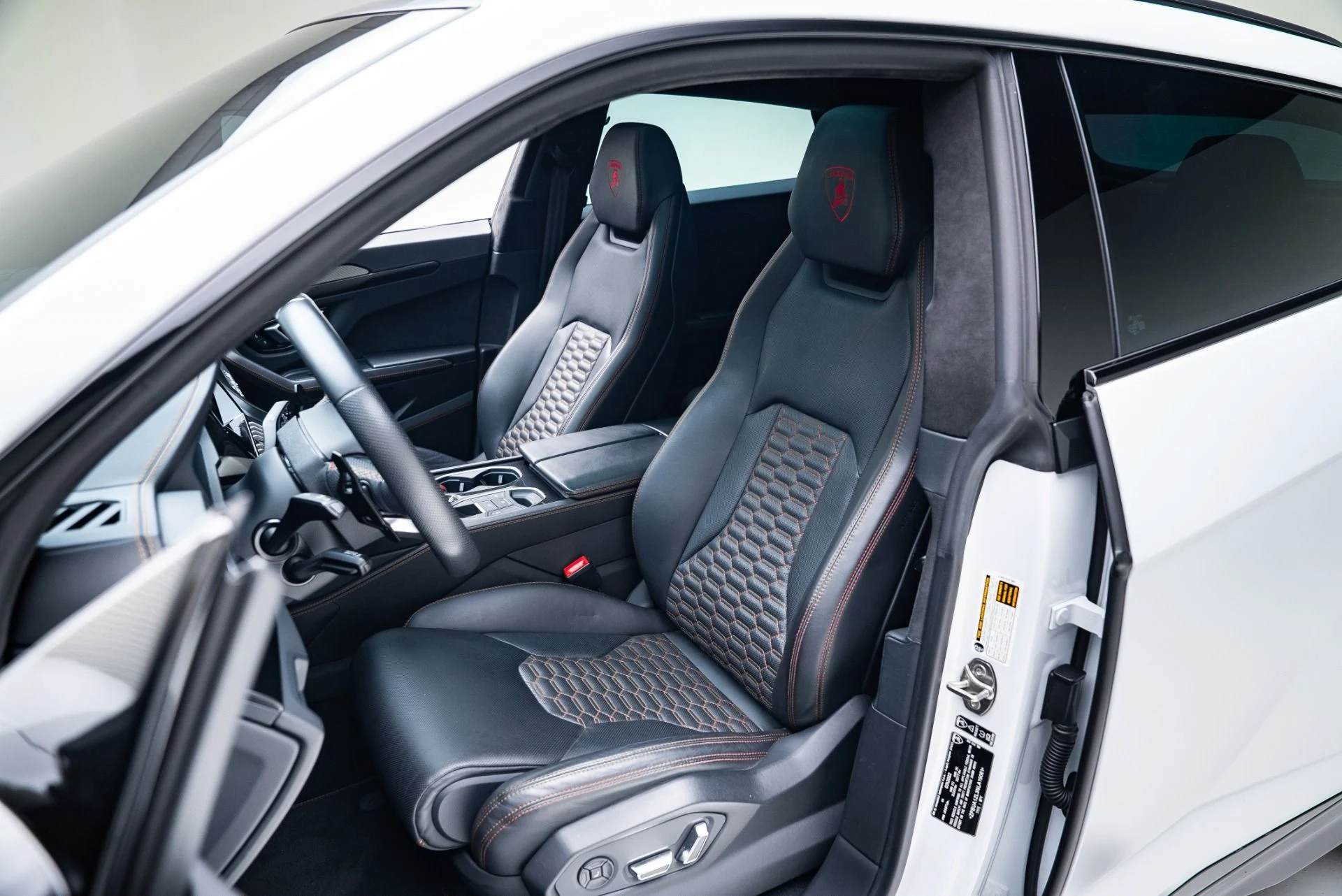 mph029_4143150053_Used_2022_Lamborghini_Urus_1764978399_32b916253a