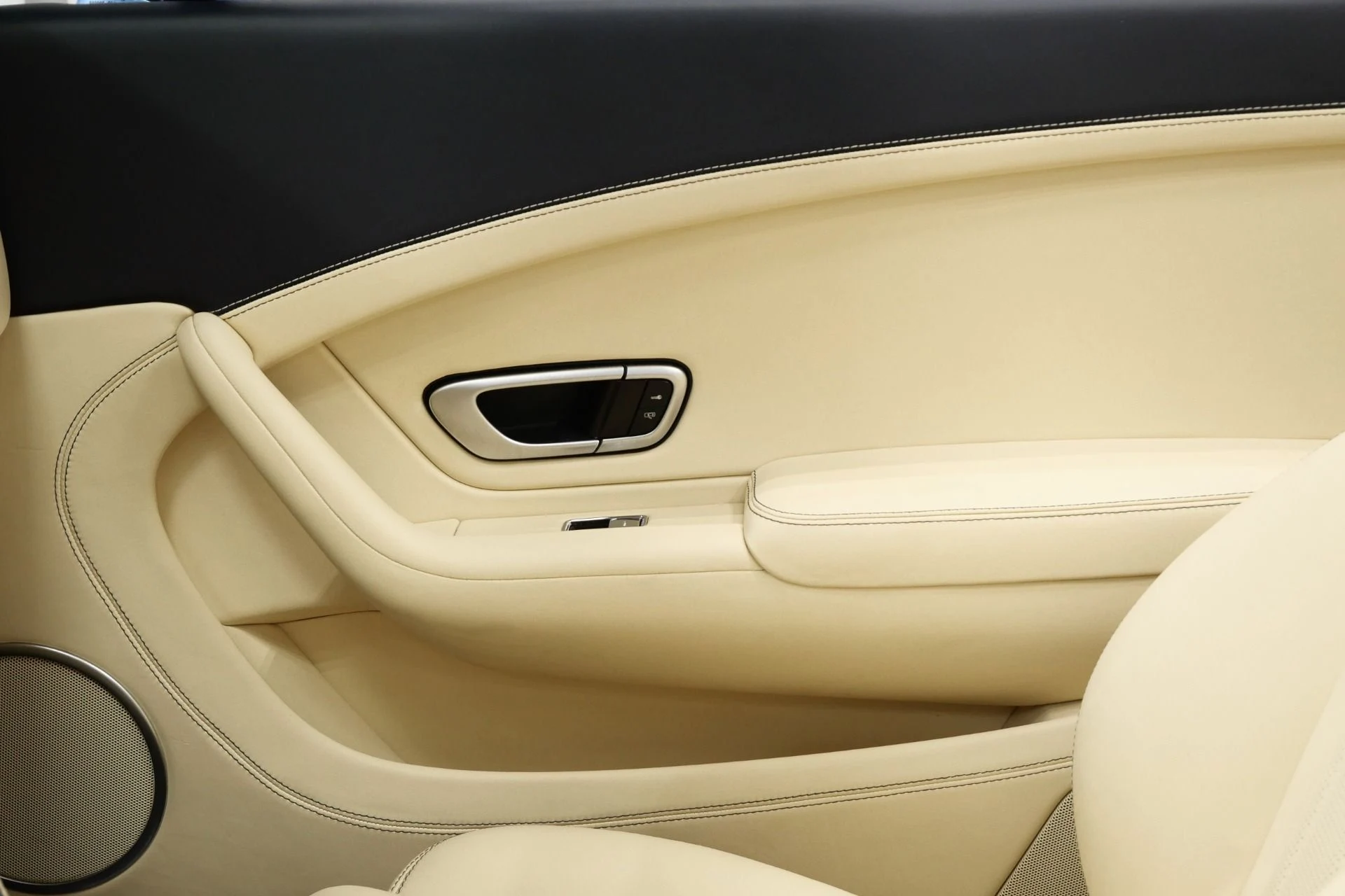 mph029_4152873273_Used_2015_Bentley_Continental_GTC_V8_1747668138_204edba5b7