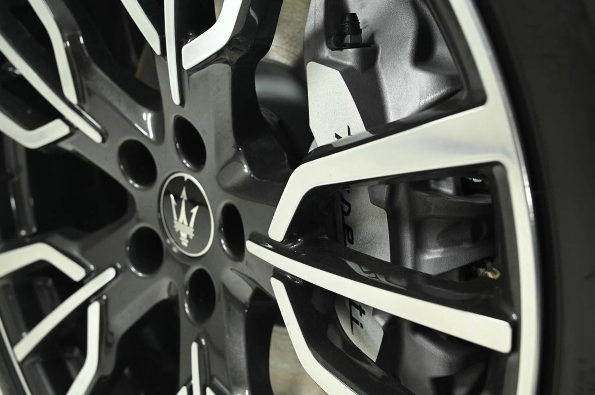 mph029_4154542822_new_2025_maserati_grecale_awd_11350_22975686_29_1024_a9996fcd4f