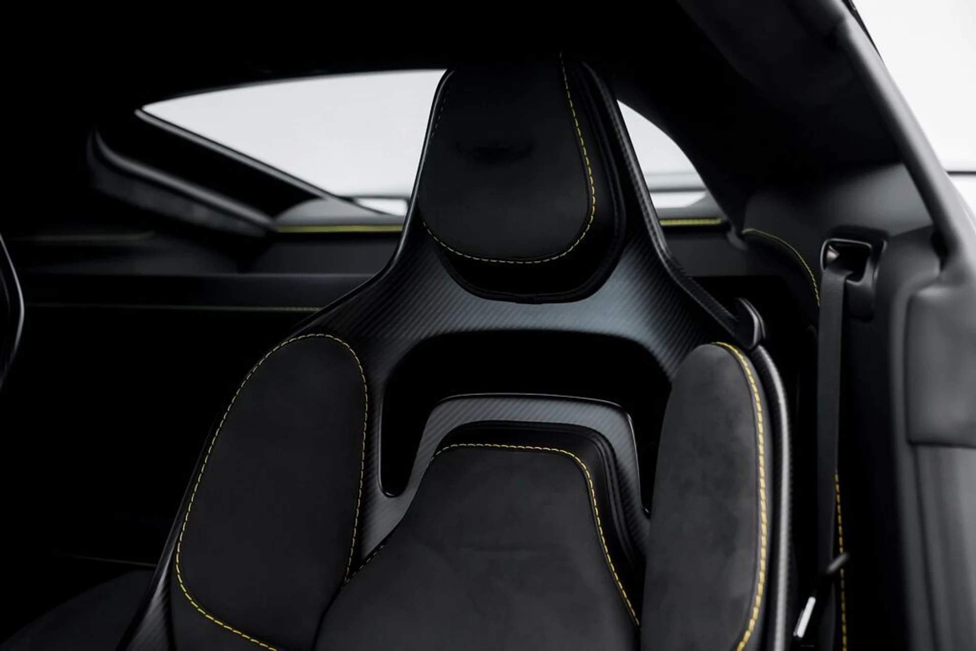 mph029_4173730193_aston_martin_vantage_2023_jpg_v_1773863537_0a44c57eed