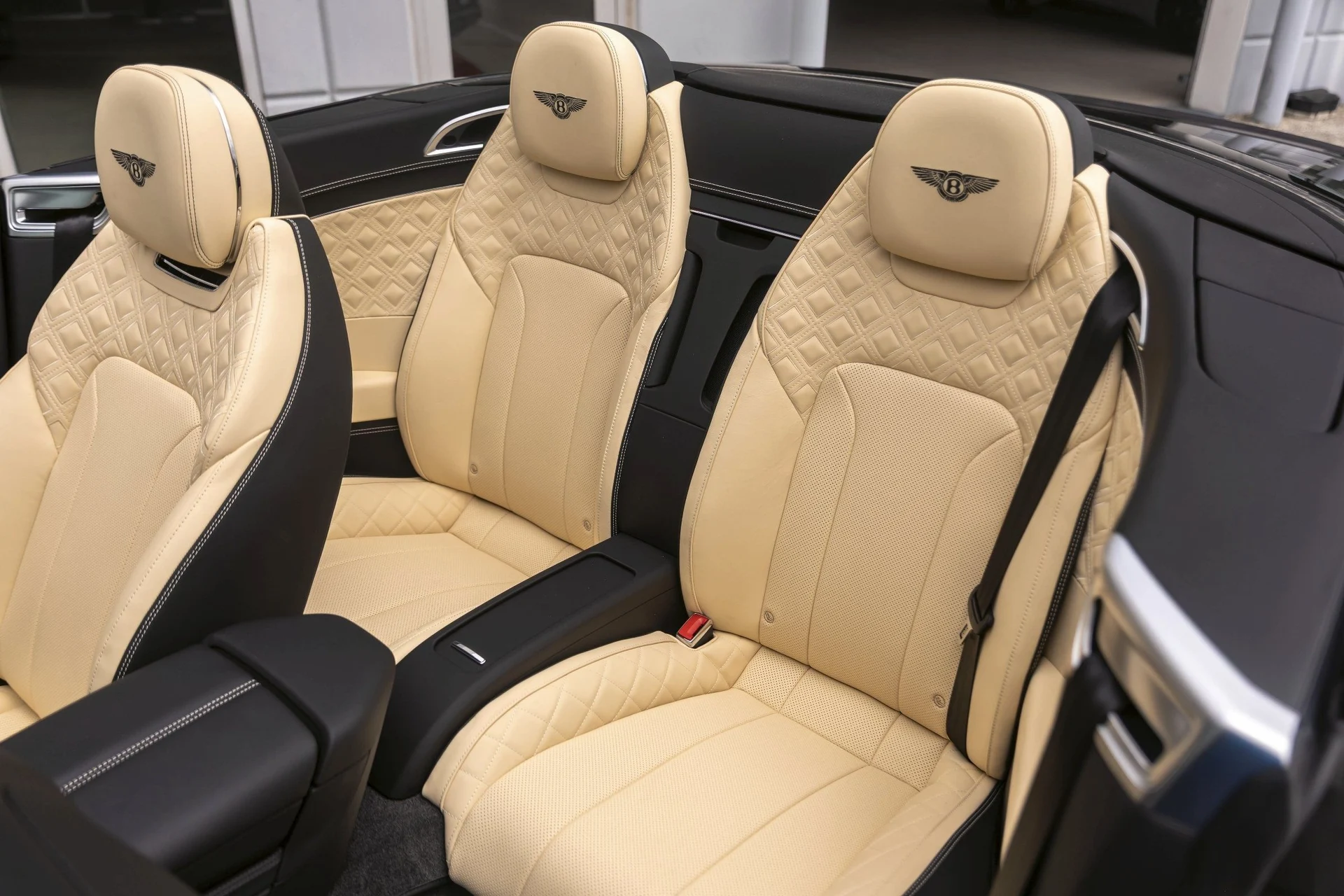 mph029_4204629243_Hi_Tech_Luxury_Imports_LLC_SCBDG_4_ZGXRC_016161_image_29_8fcf51d4a7