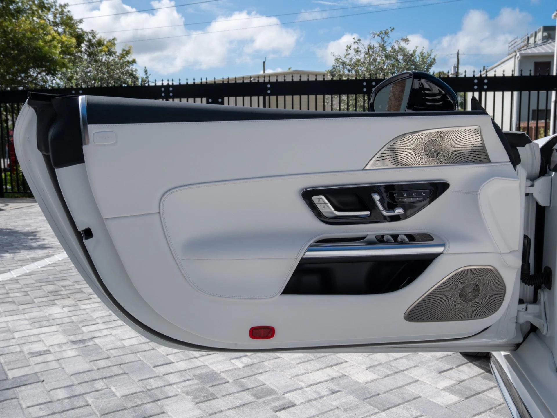 mph029_4217258585_Used_2026_Mercedes_Benz_SL_Maybach_SL_680_Monogram_Series_1775231658_9a979e4b7f