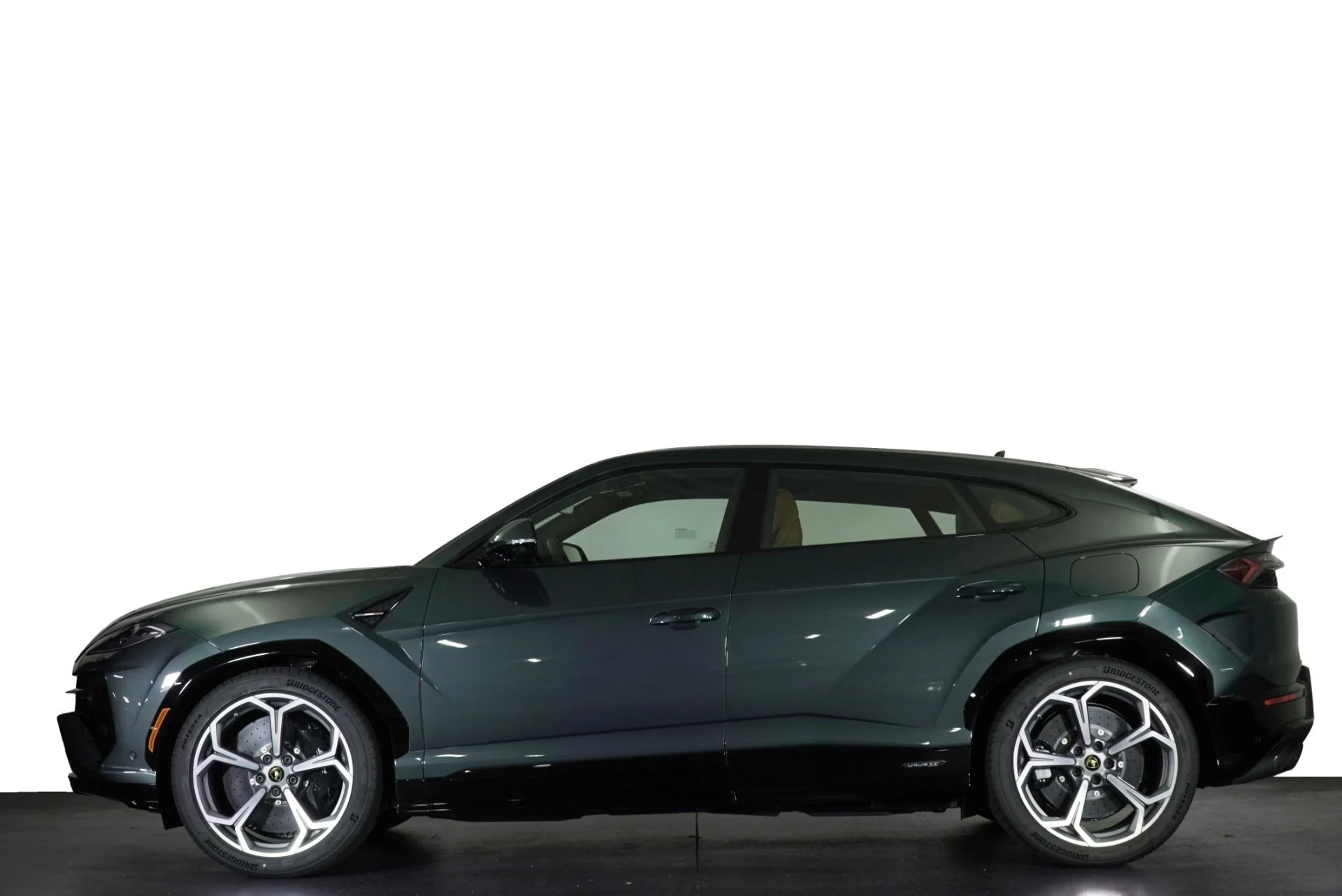 mph029_4220292437_New_2025_Lamborghini_Urus_SE_1760113622_318c53d4f6