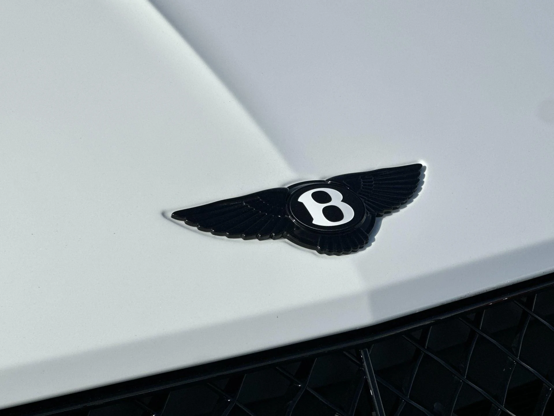 mph029_4237360098_New_2025_Bentley_Bentayga_V8_1760604200_c4c01c6381