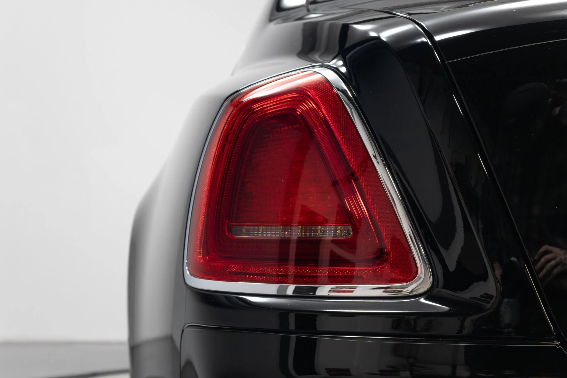 mph029_4239775886_Used_2017_Rolls_Royce_Ghost_Black_Badge_1764012368_2823da8d42