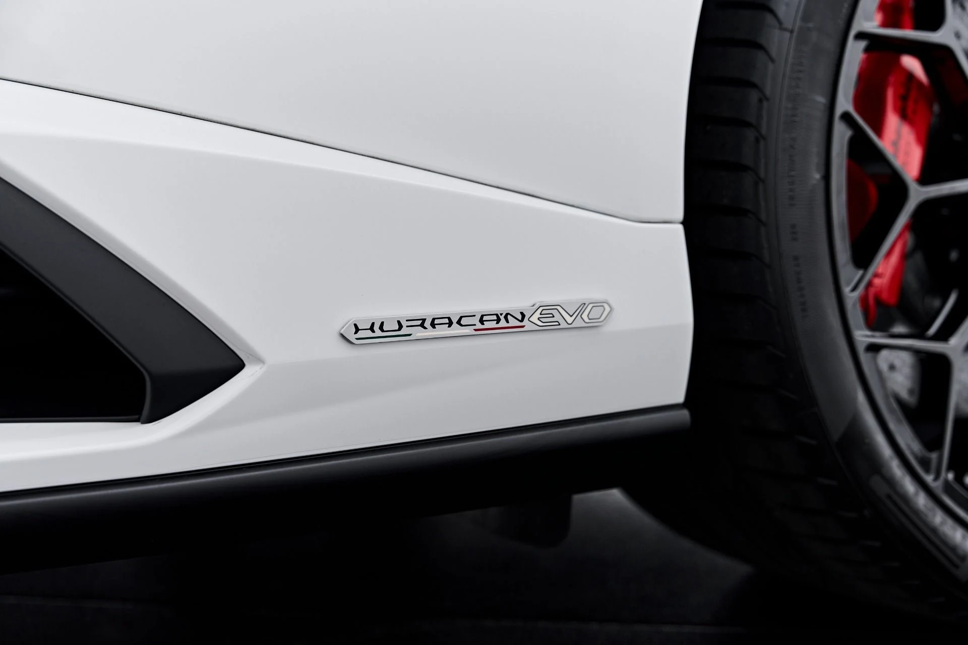 mph029_4241077607_Used_2024_Lamborghini_Huracan_EVO_Base_1791337108_247ad76324