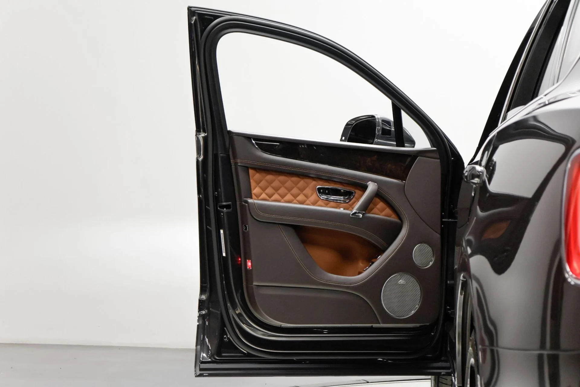 mph029_4242020878_Used_2020_Bentley_Bentayga_V8_1761664862_f6a1ef720f