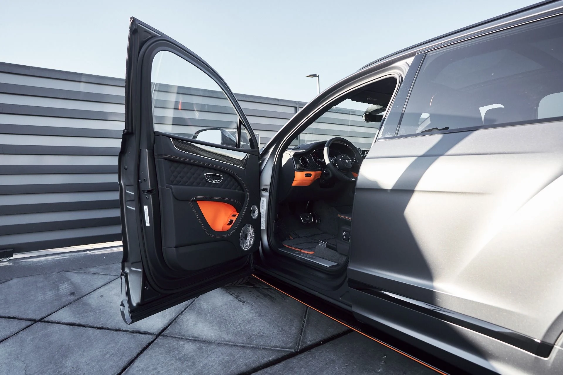 mph029_4247711983_Used_2025_Bentley_Bentayga_S_Black_Edition_1764904182_be7d1d594e